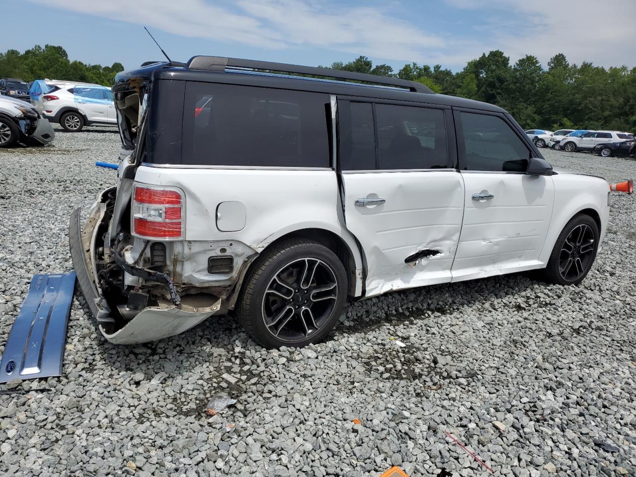 Photo 2 VIN: 2FMHK6DT2FBA21598 - FORD FLEX 