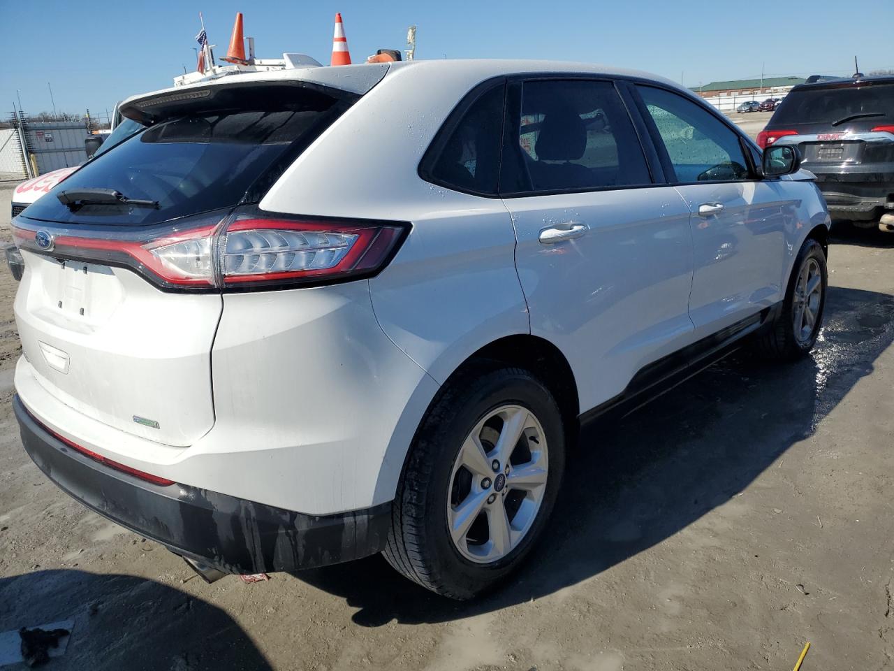 Photo 2 VIN: 2FMPK3G95JBC31891 - FORD EDGE 