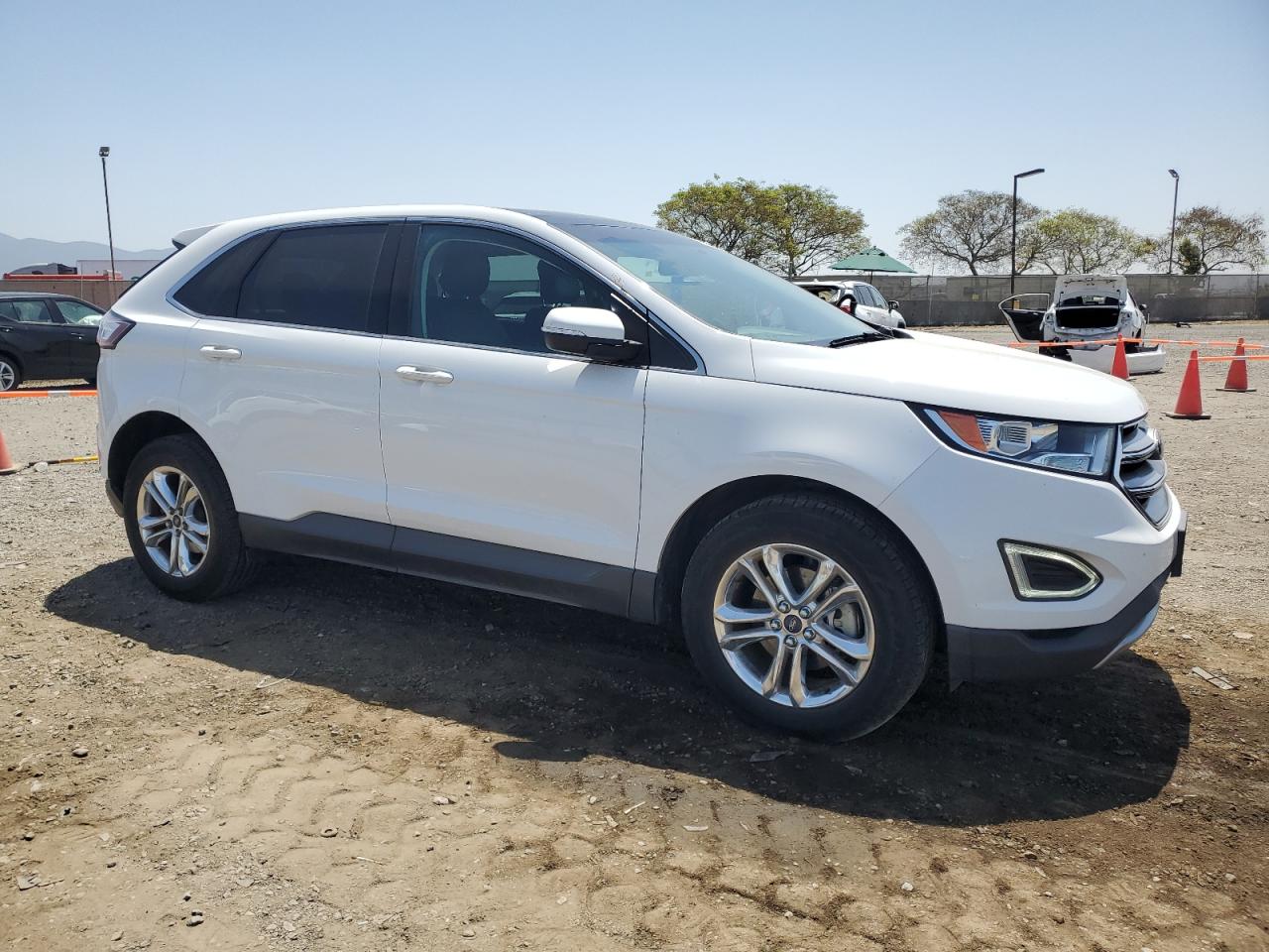 Photo 3 VIN: 2FMPK3J93JBB40076 - FORD EDGE 