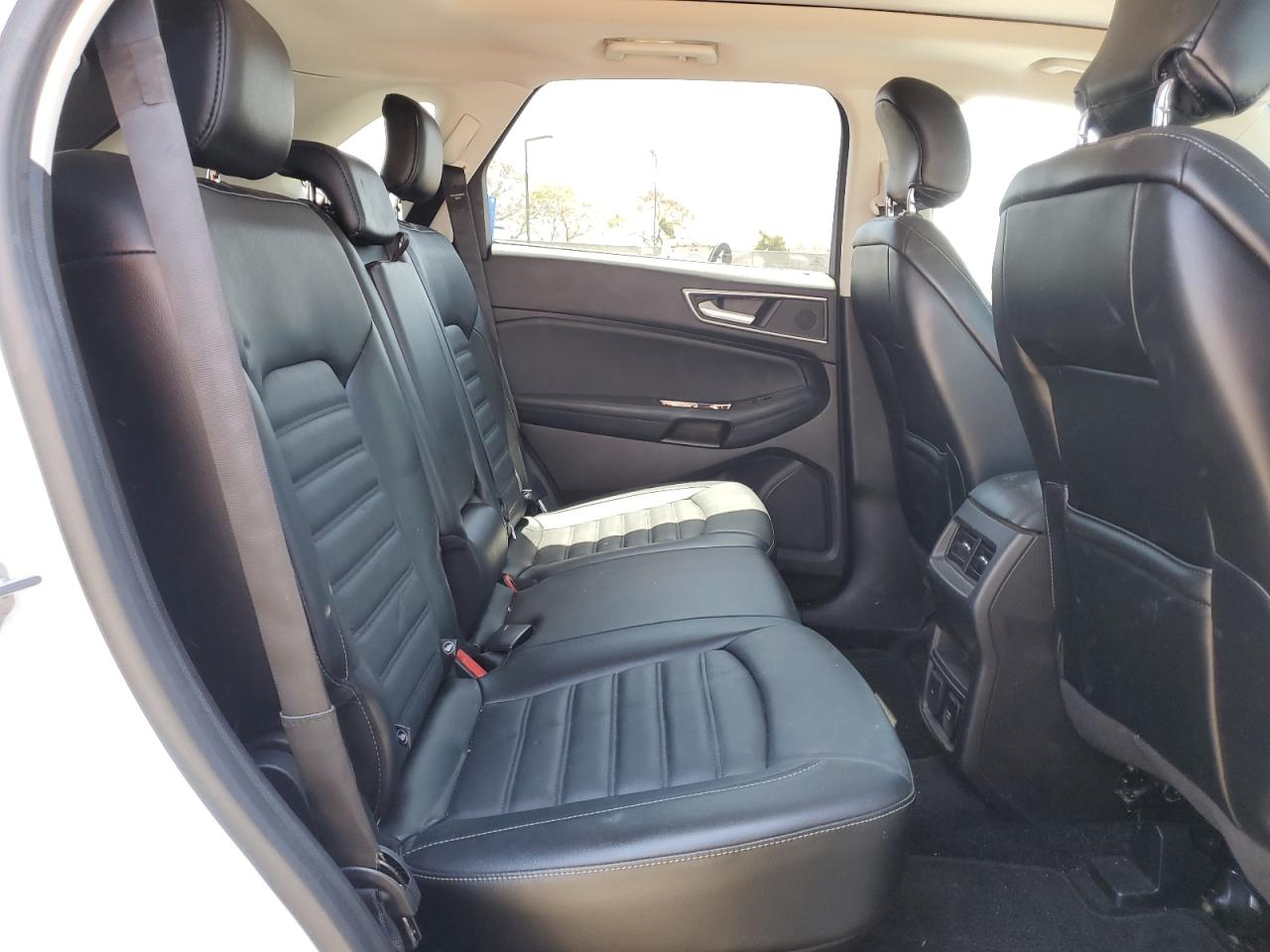 Photo 9 VIN: 2FMPK3J93JBB40076 - FORD EDGE 