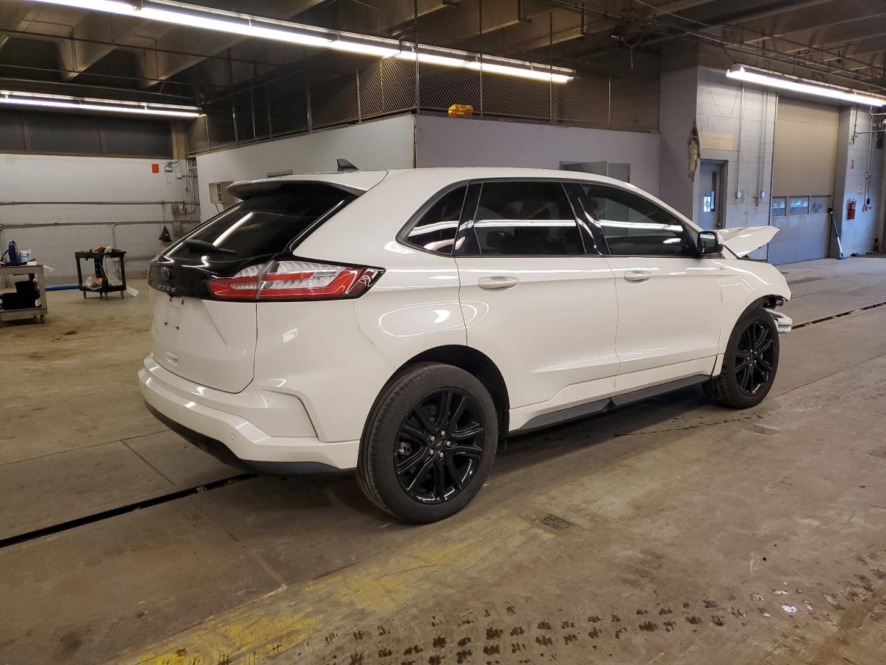 Photo 2 VIN: 2FMPK4J94NBA23117 - FORD EDGE 