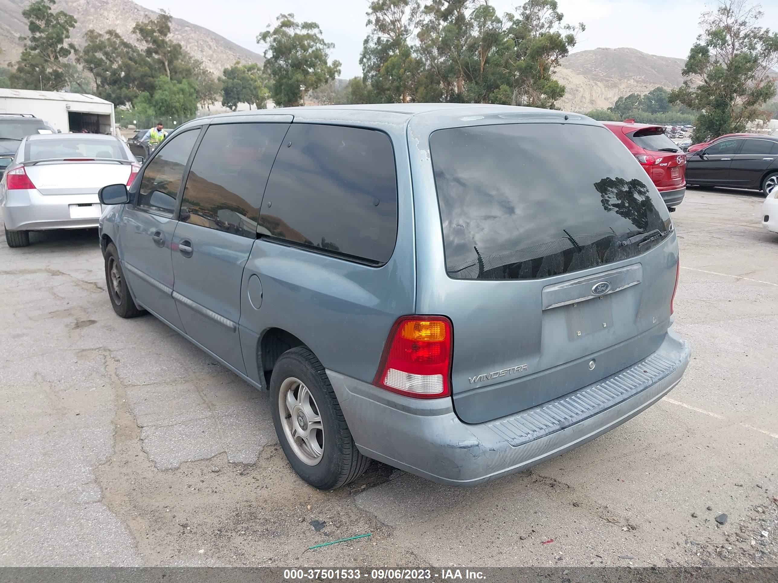 Photo 2 VIN: 2FMZA5142XBC00045 - FORD WINDSTAR 