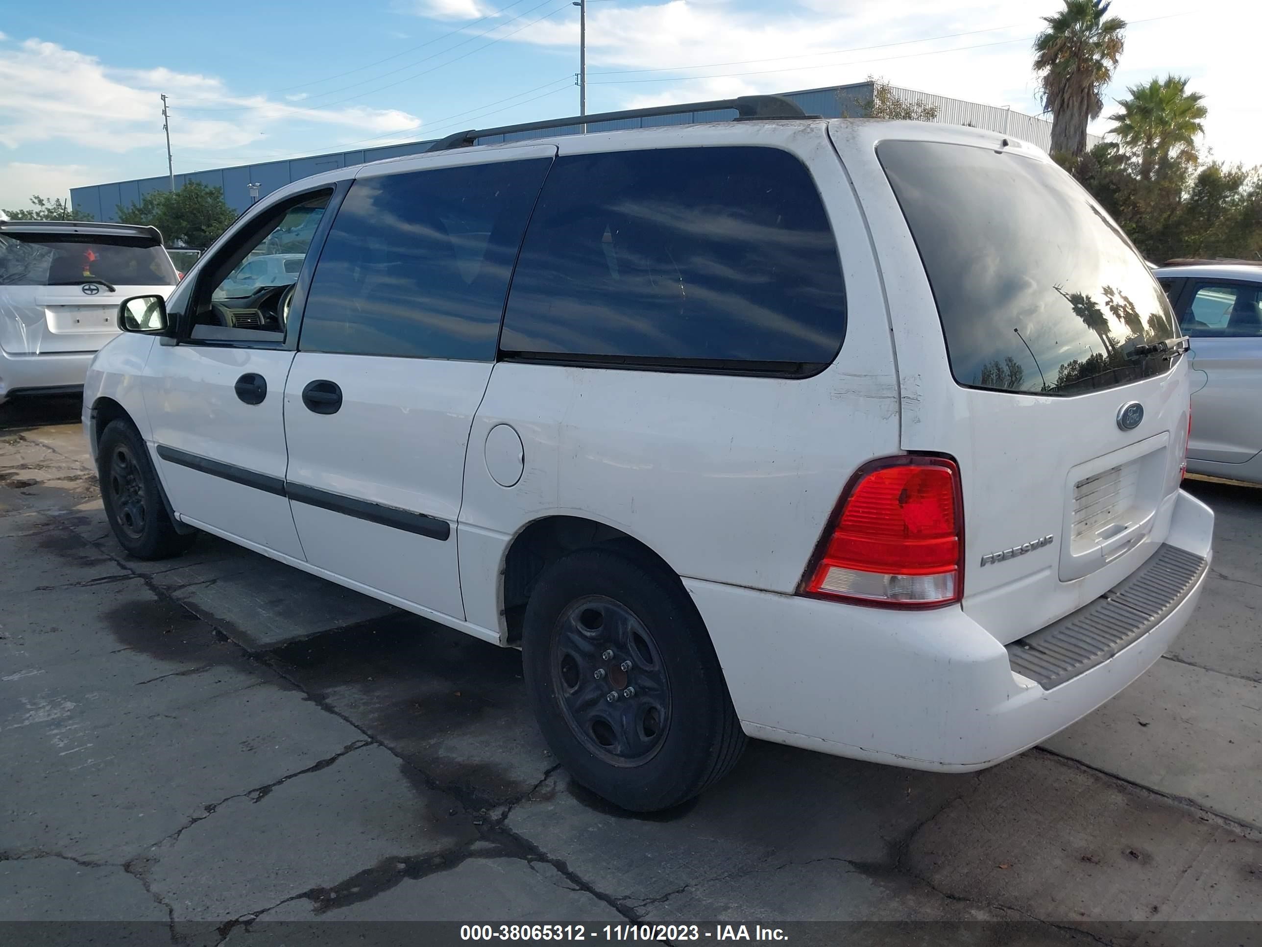 Photo 2 VIN: 2FMZA51657BA09530 - FORD FREESTAR 