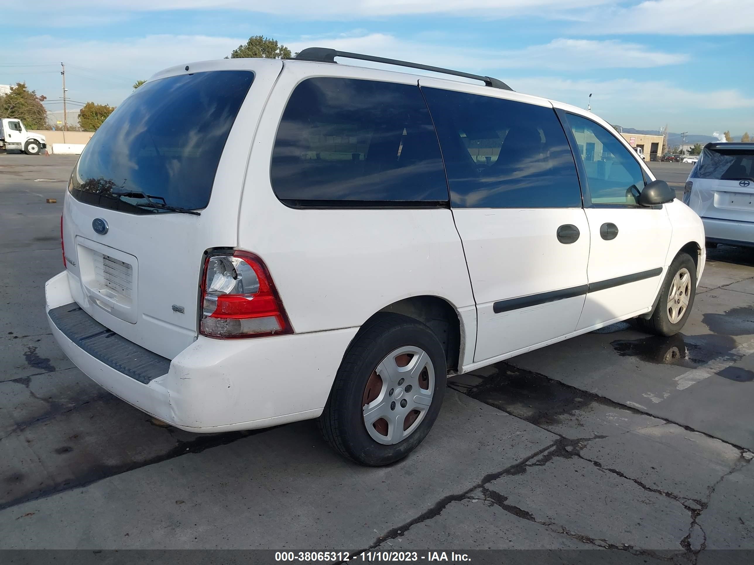 Photo 3 VIN: 2FMZA51657BA09530 - FORD FREESTAR 