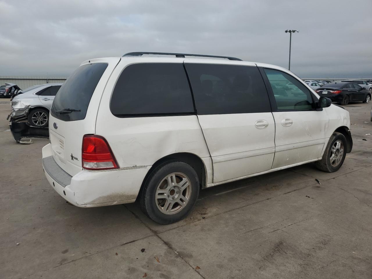 Photo 2 VIN: 2FMZA52244BA02950 - FORD FREESTAR 