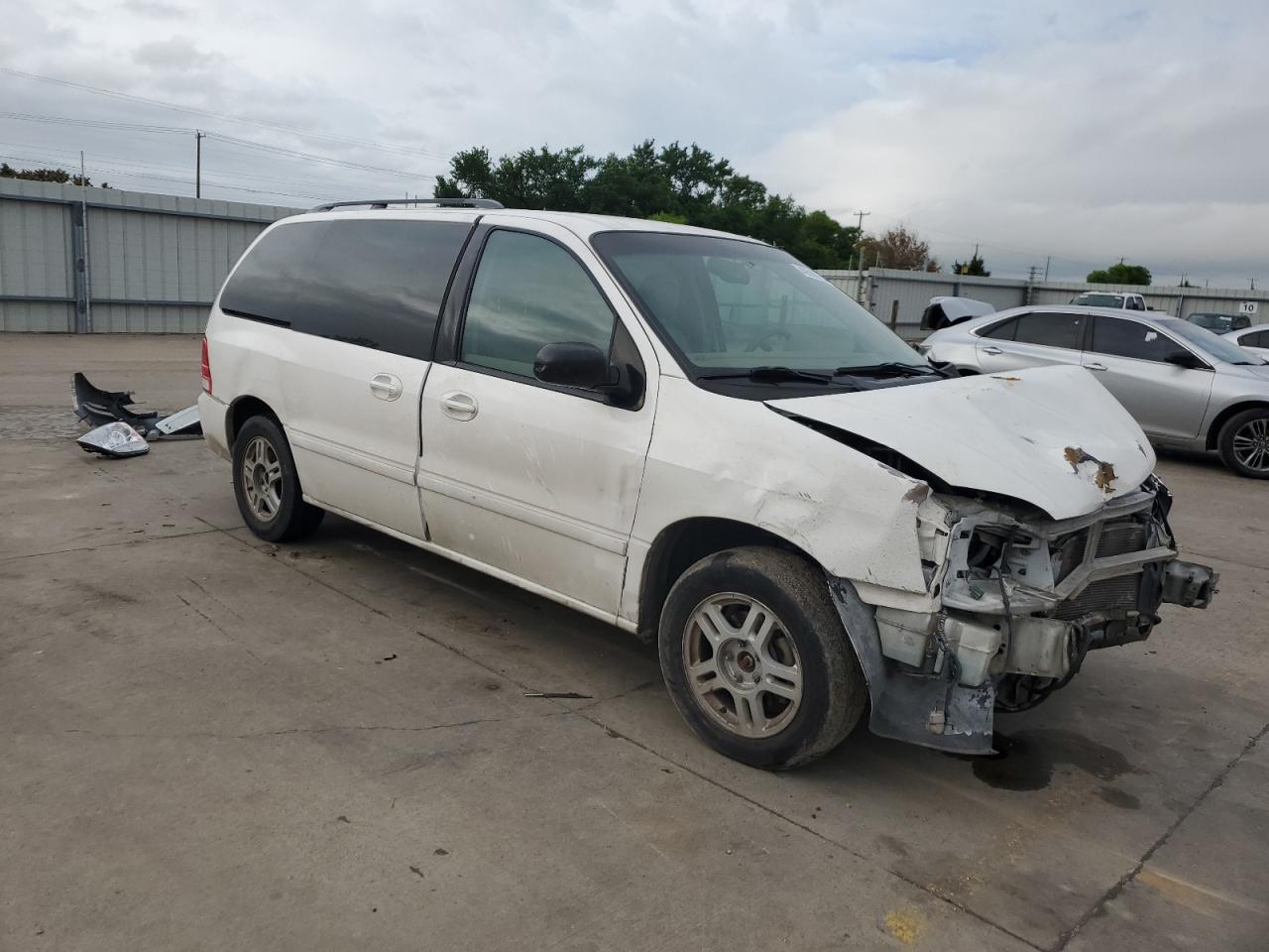 Photo 3 VIN: 2FMZA52244BA02950 - FORD FREESTAR 