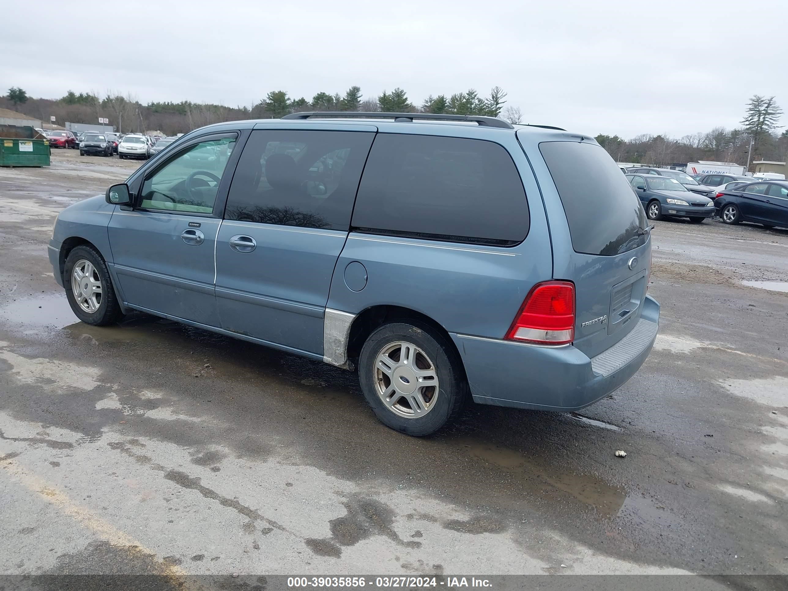 Photo 2 VIN: 2FMZA52244BA27976 - FORD FREESTAR 