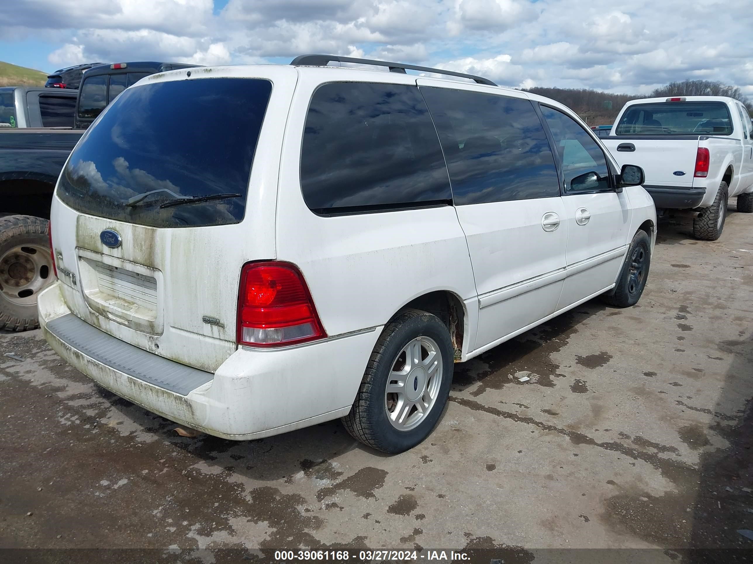 Photo 3 VIN: 2FMZA52254BB21235 - FORD FREESTAR 