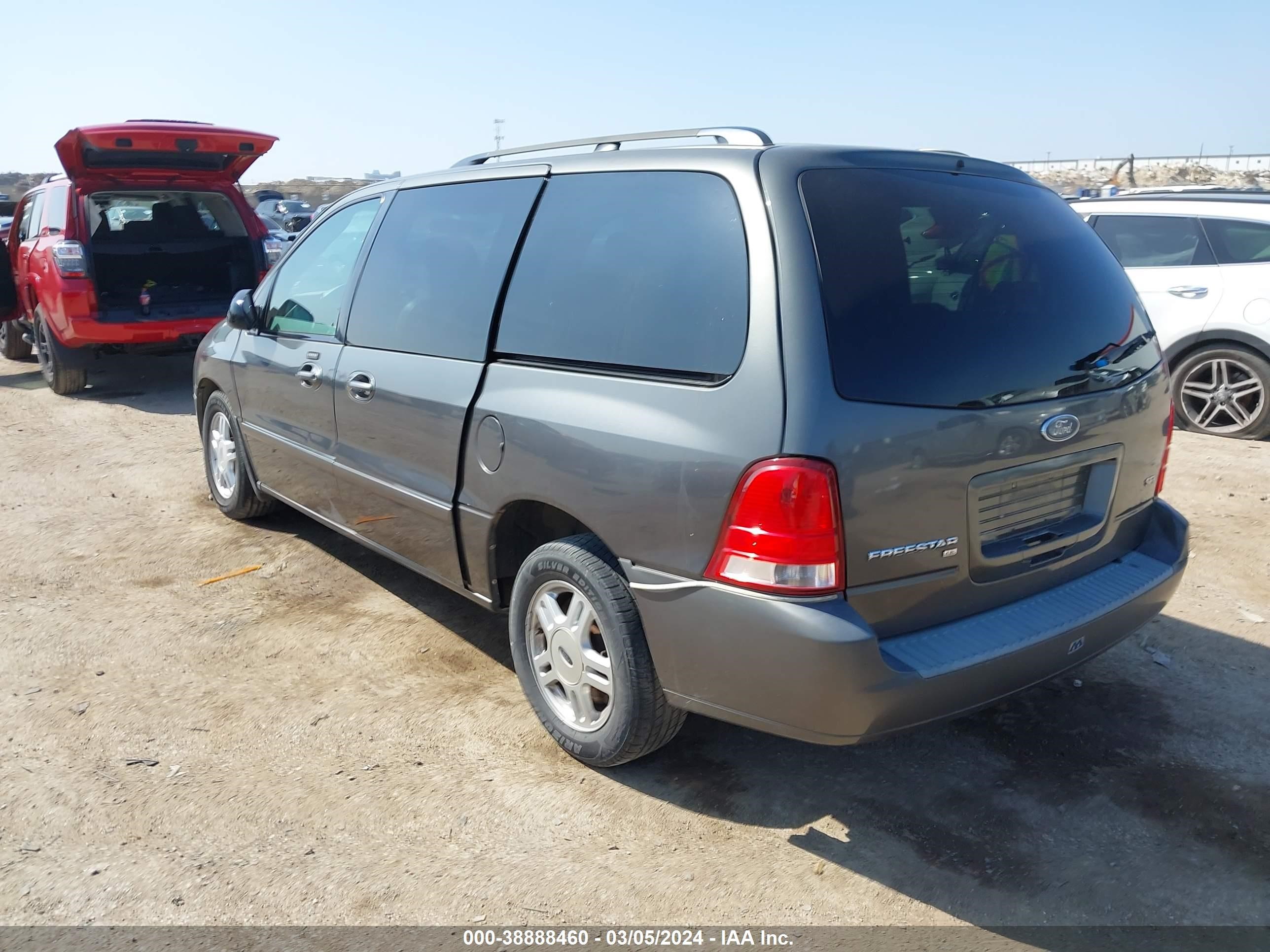 Photo 2 VIN: 2FMZA52295BA37971 - FORD FREESTAR 