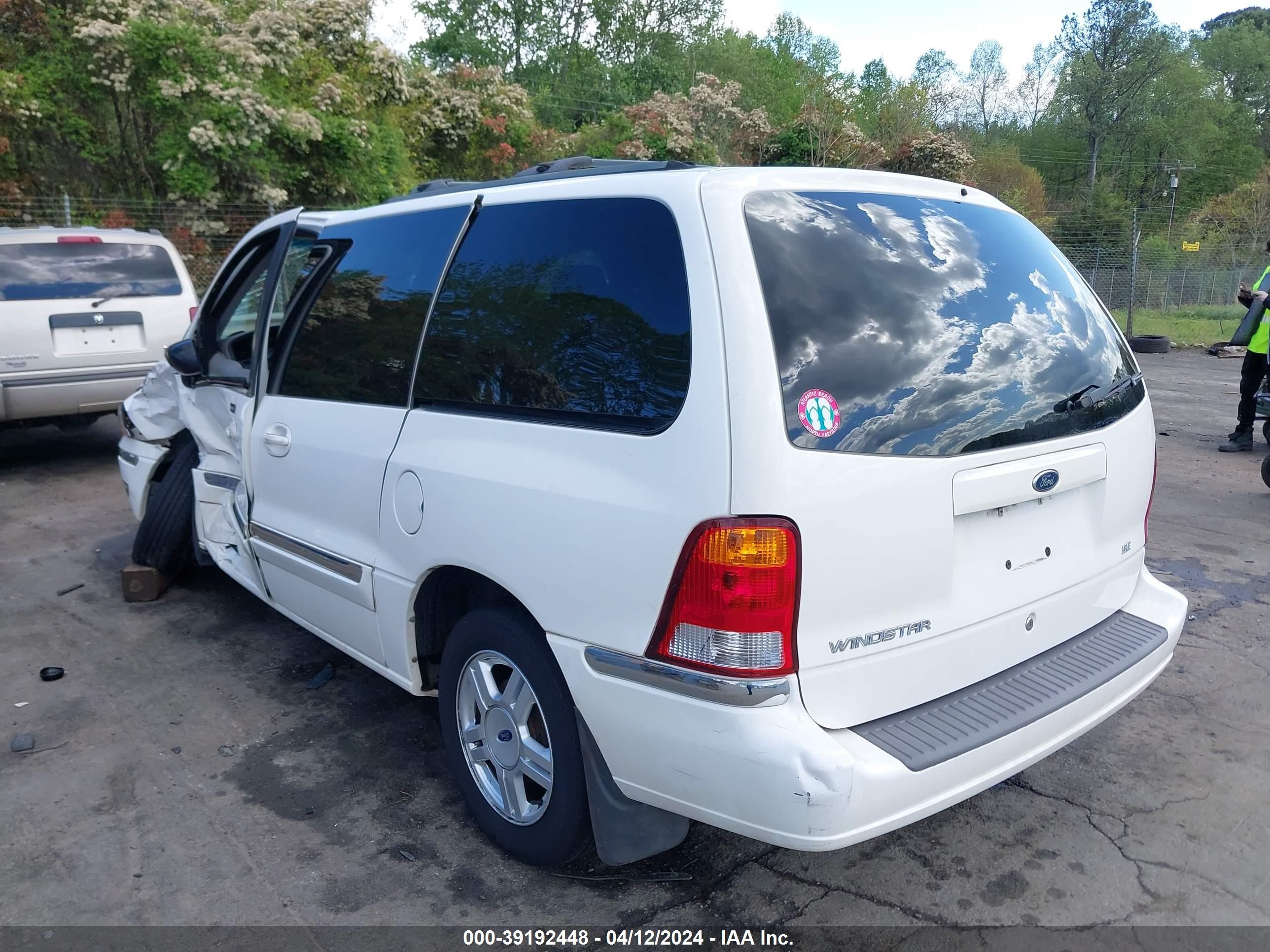 Photo 2 VIN: 2FMZA52422BB43059 - FORD WINDSTAR 