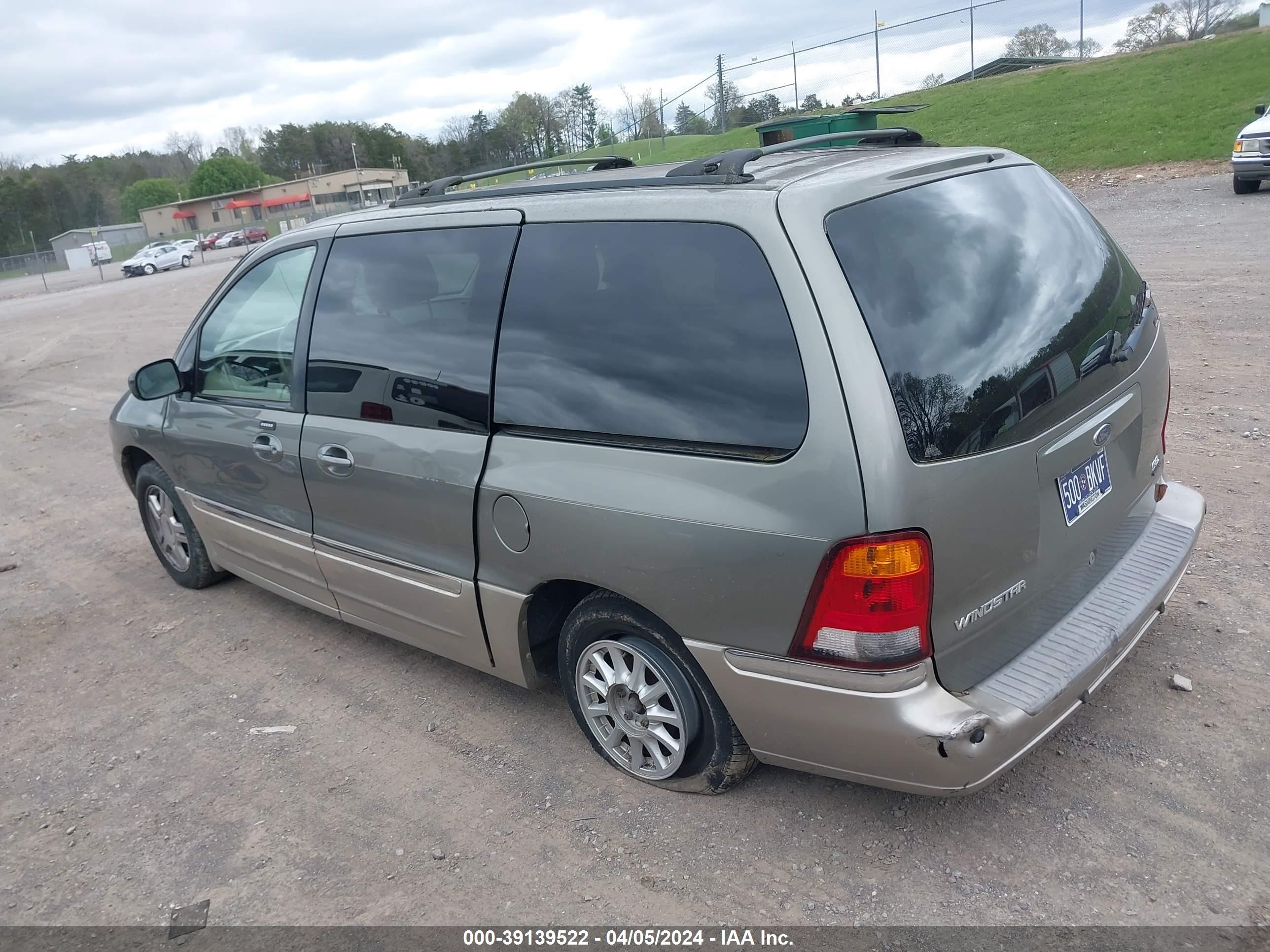 Photo 2 VIN: 2FMZA53443BA49099 - FORD WINDSTAR 