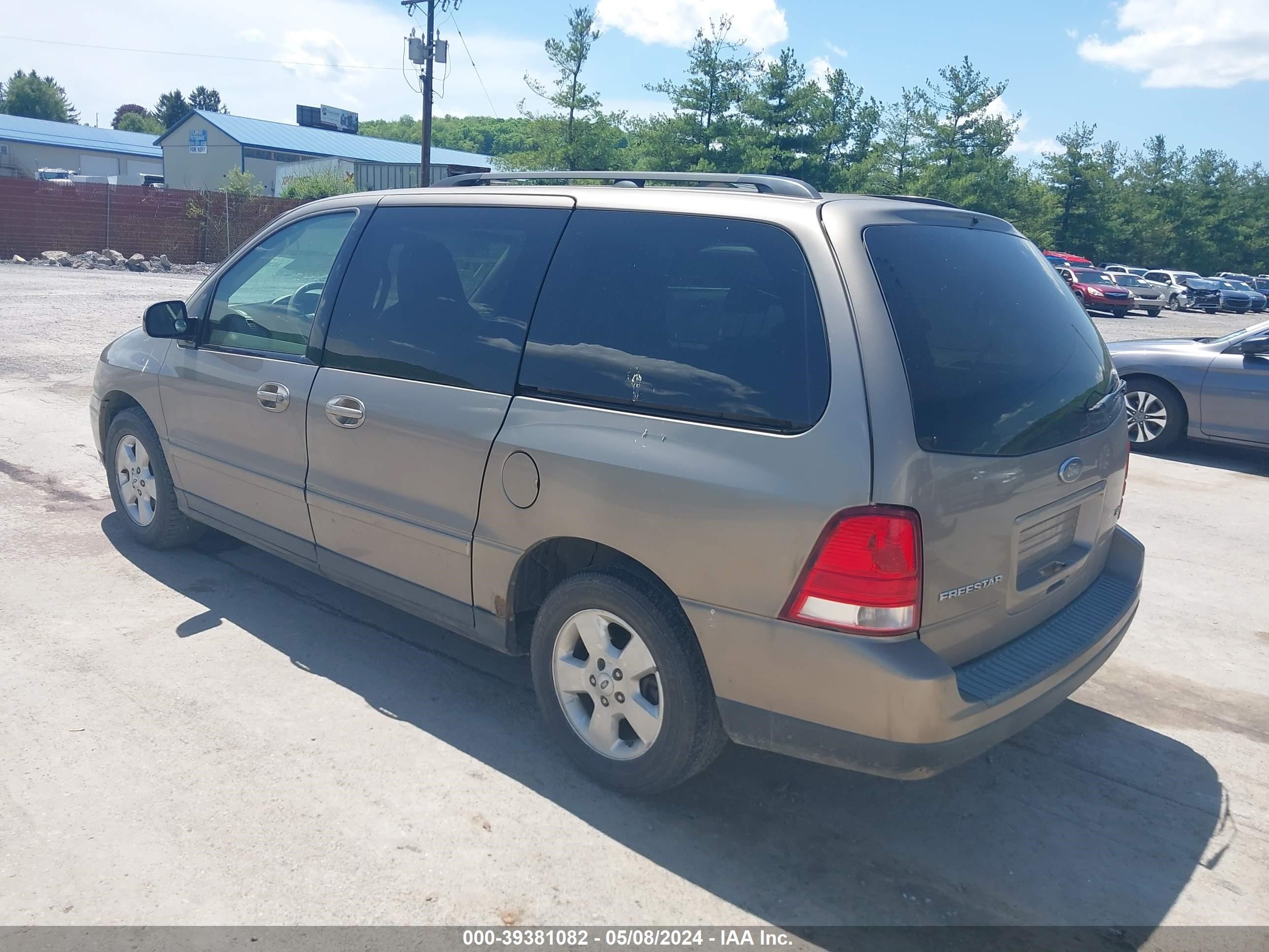 Photo 2 VIN: 2FMZA57635BA25035 - FORD FREESTAR 