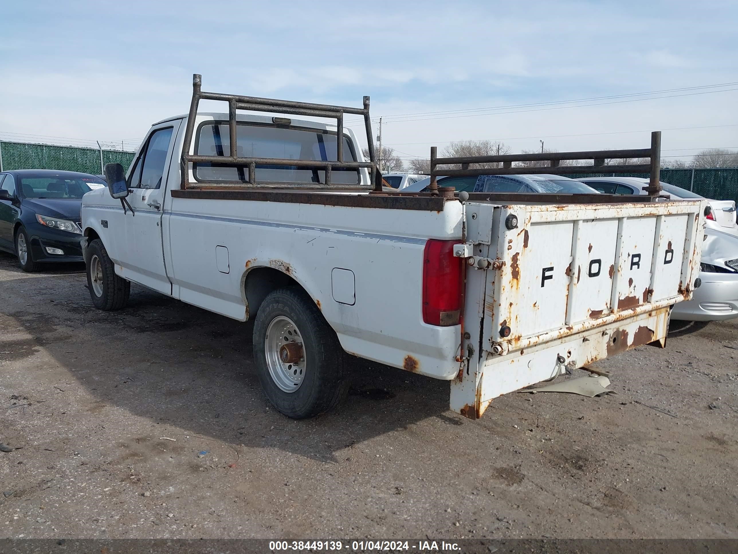 Photo 2 VIN: 2FTDF15Y7PCB28744 - FORD F-150 