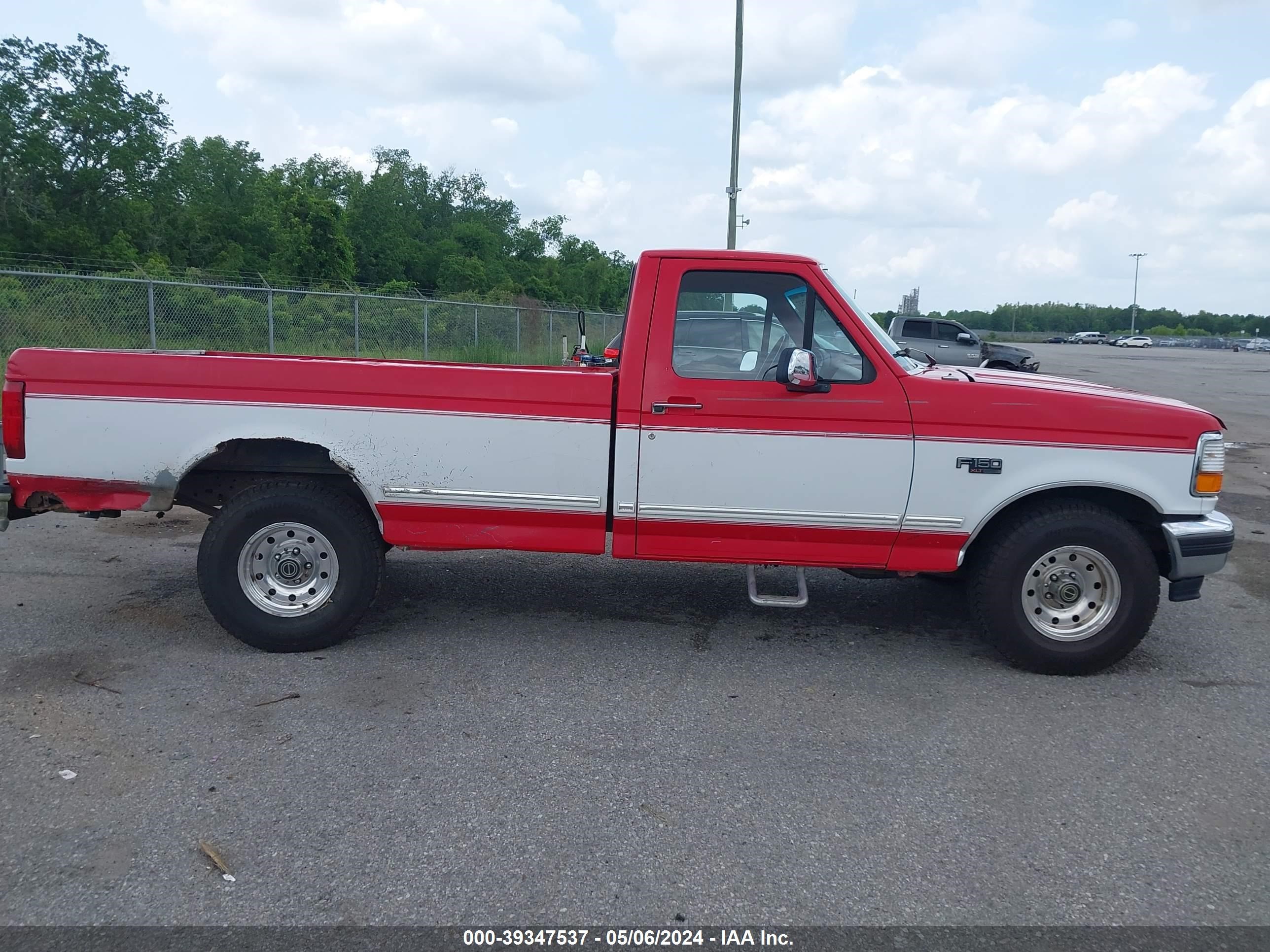 Photo 13 VIN: 2FTEF15N8TCA37714 - FORD F-150 