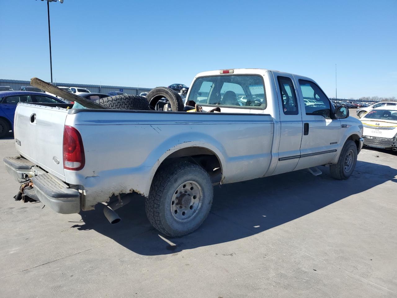 Photo 2 VIN: 2FTNX20F2YEA42332 - FORD F250 