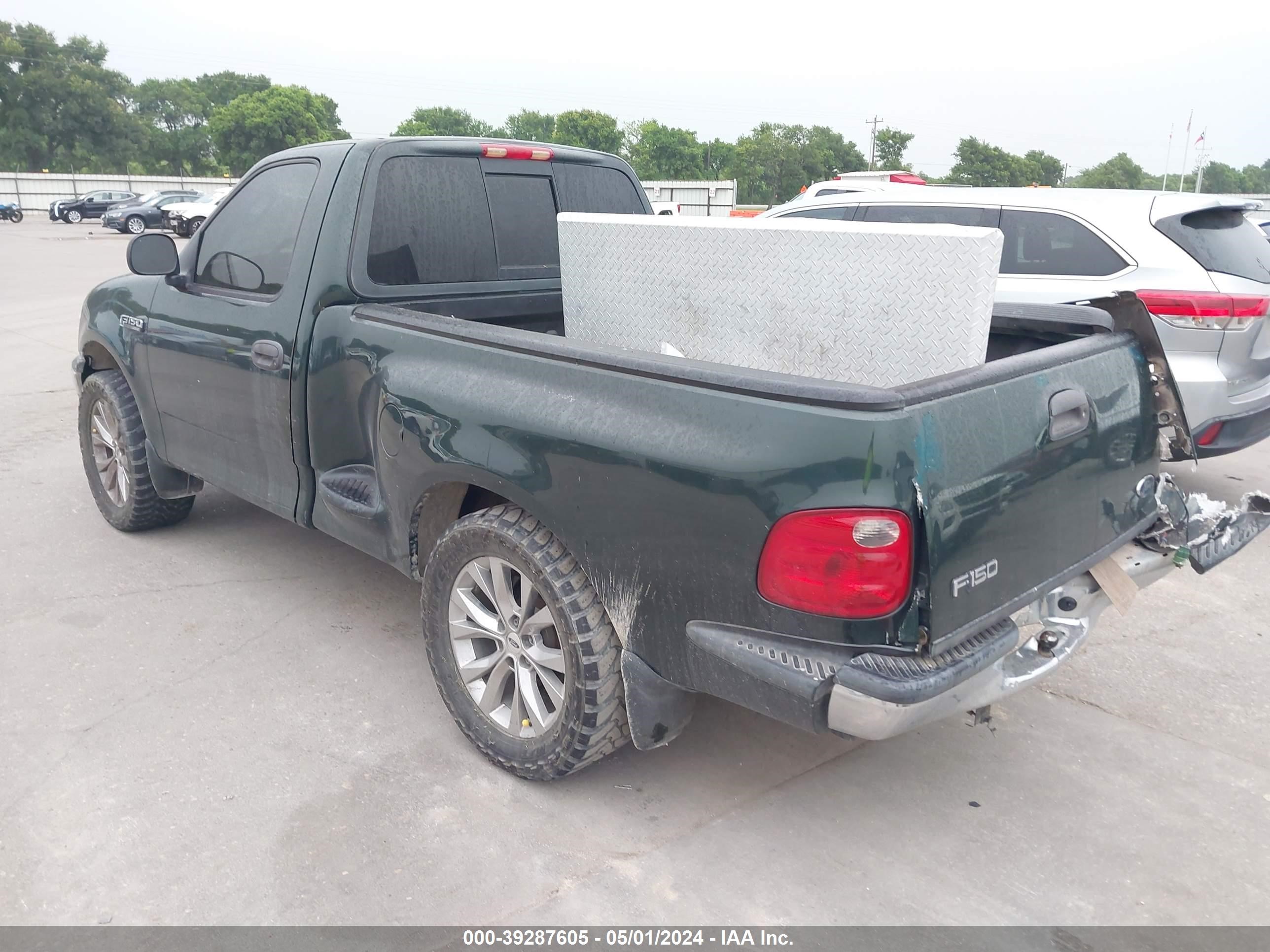 Photo 2 VIN: 2FTRF07242CA98118 - FORD F-150 