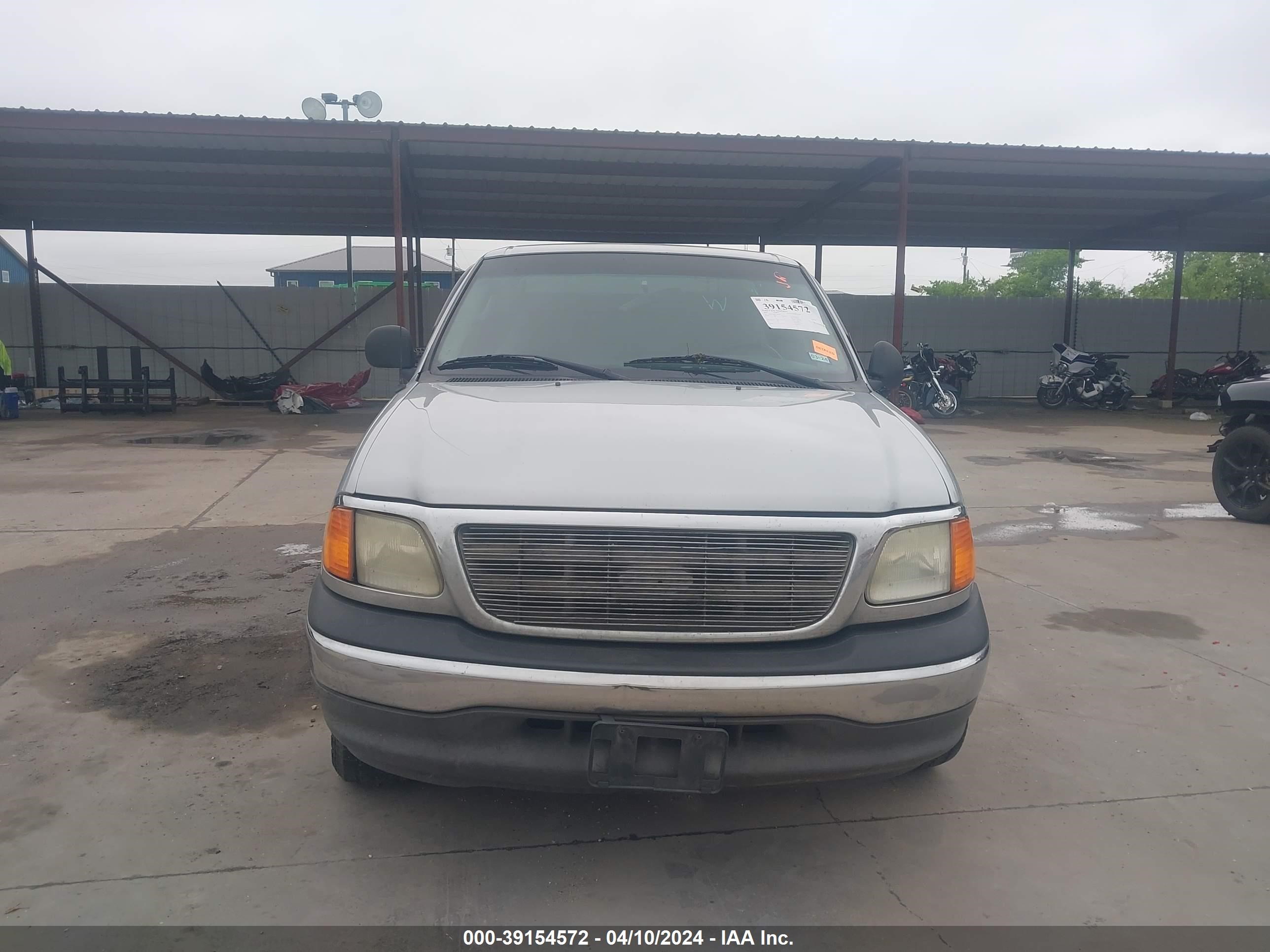 Photo 11 VIN: 2FTRF17204CA60247 - FORD F-150 