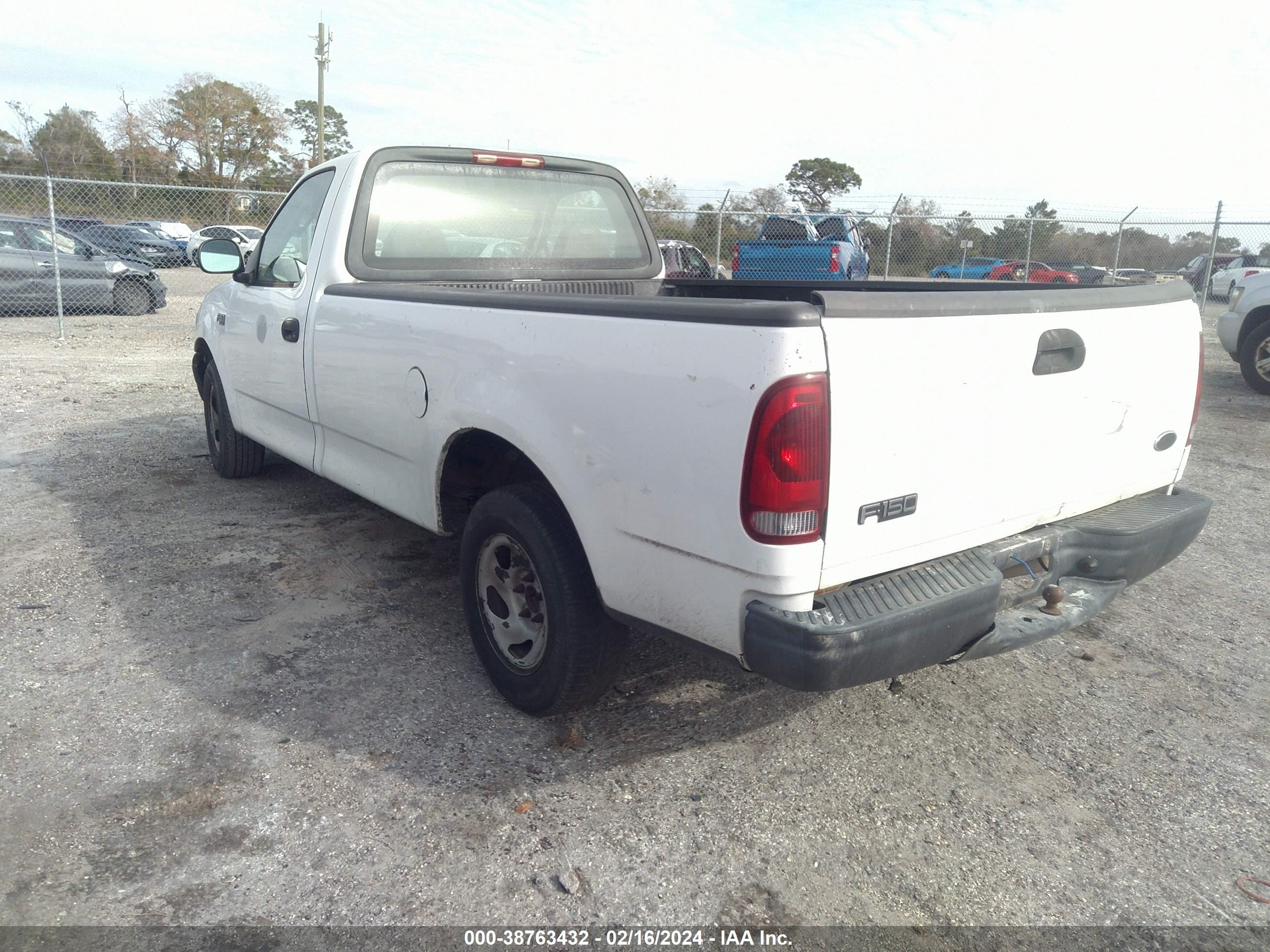 Photo 2 VIN: 2FTRF17213CA12500 - FORD F-150 