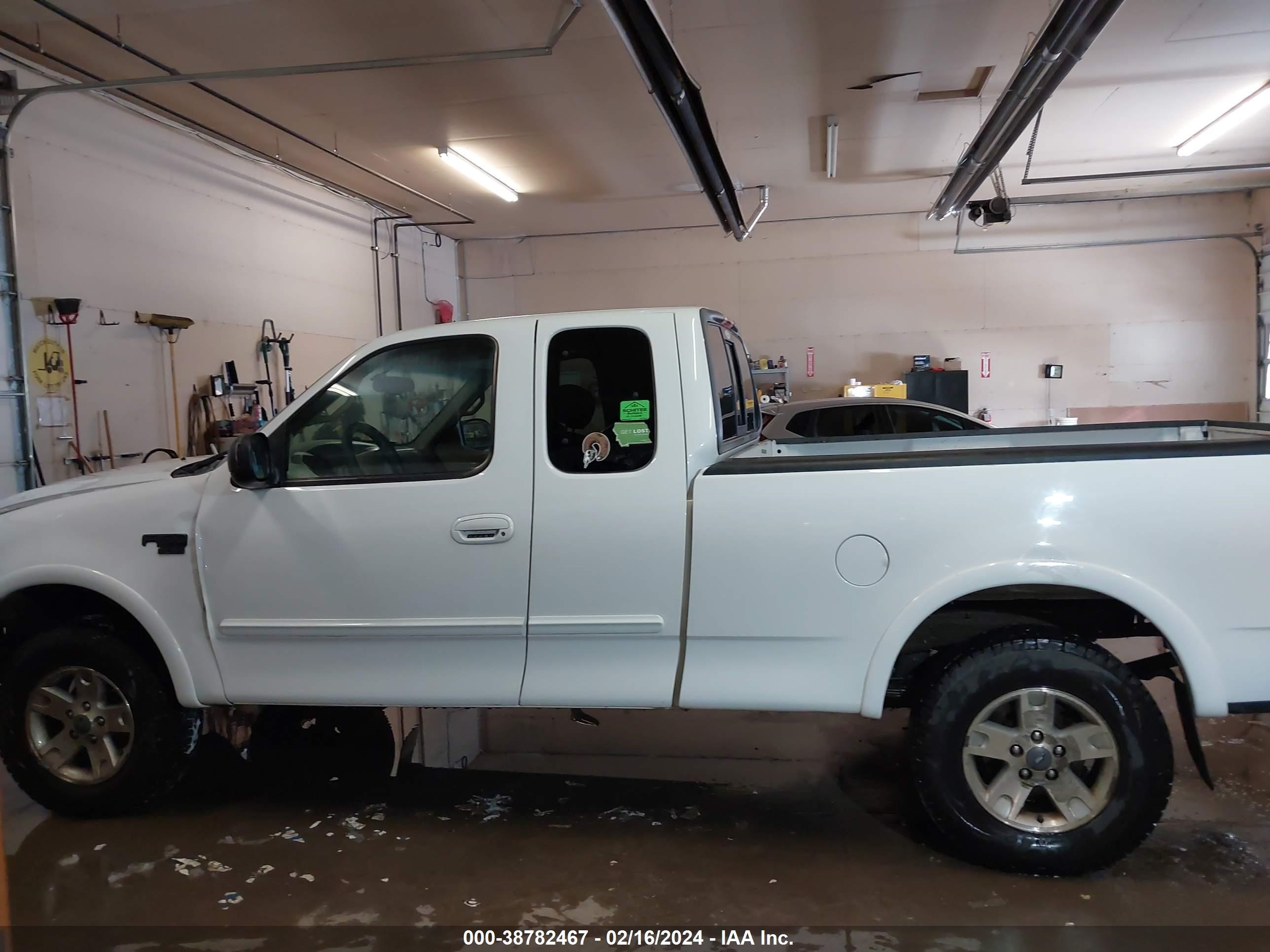 Photo 13 VIN: 2FTRX18L32CA11741 - FORD F-150 