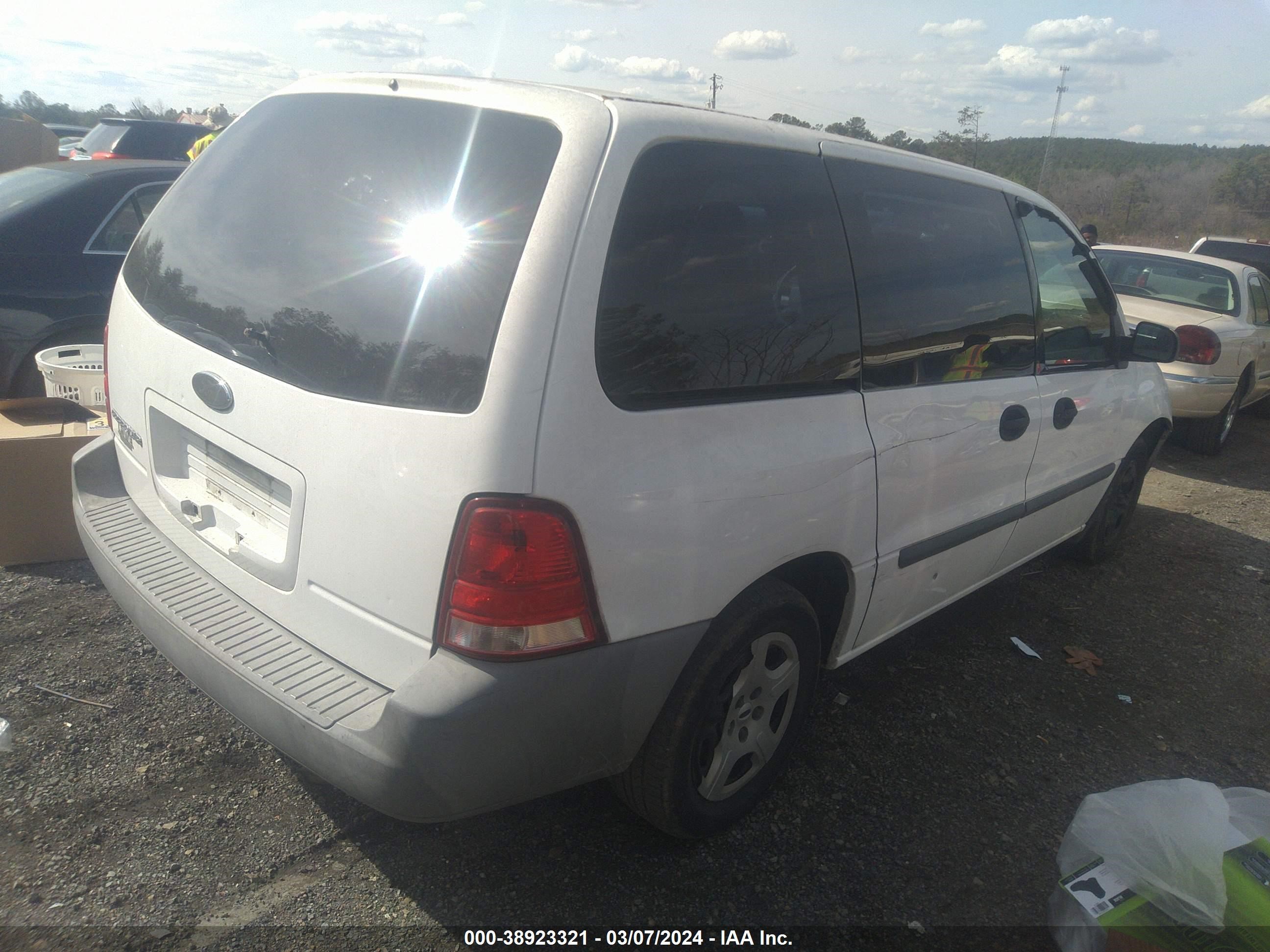 Photo 3 VIN: 2FTZA54605BA32324 - FORD FREESTAR 