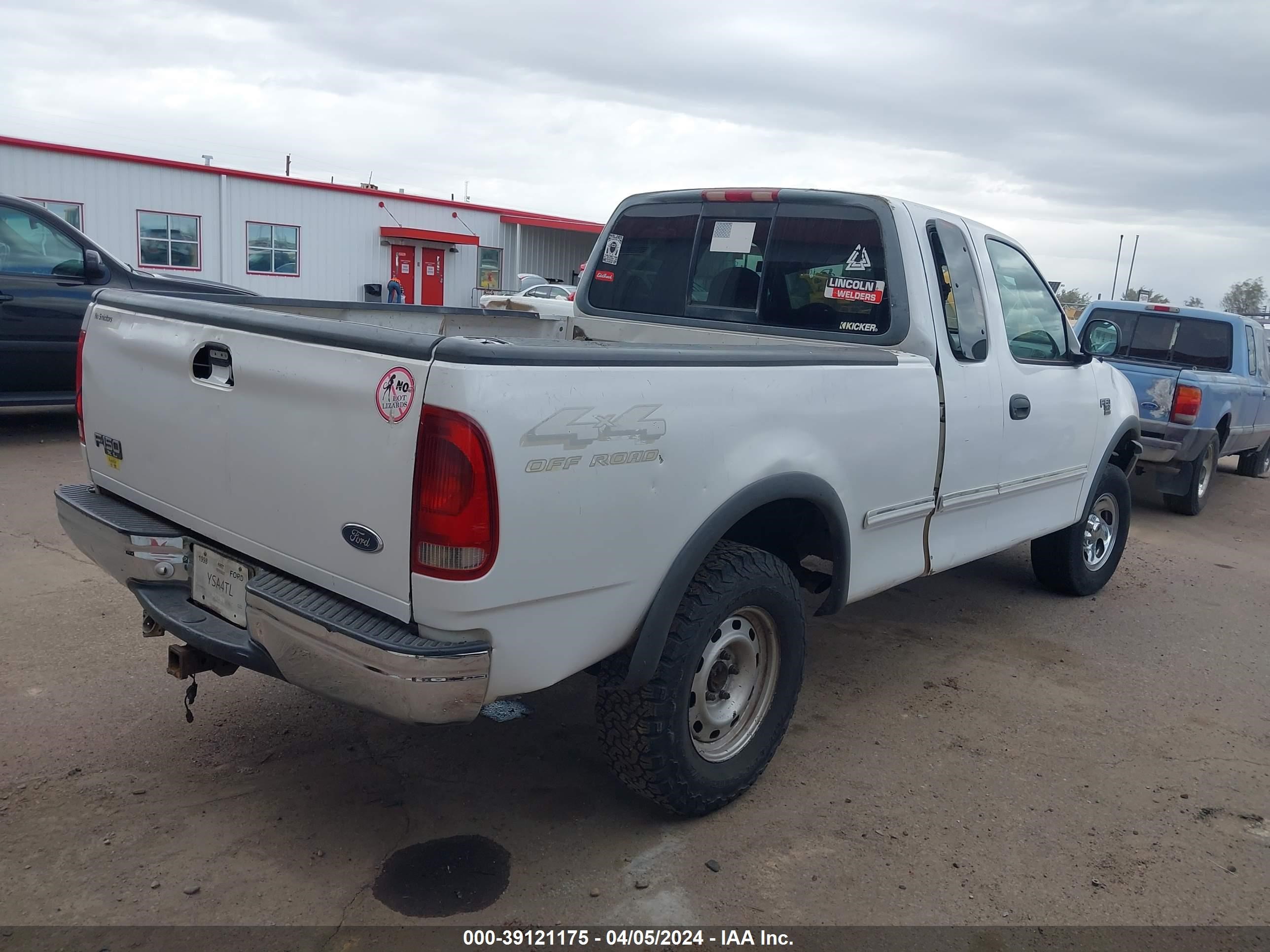 Photo 3 VIN: 2FTZX18W2WCA31902 - FORD F-150 