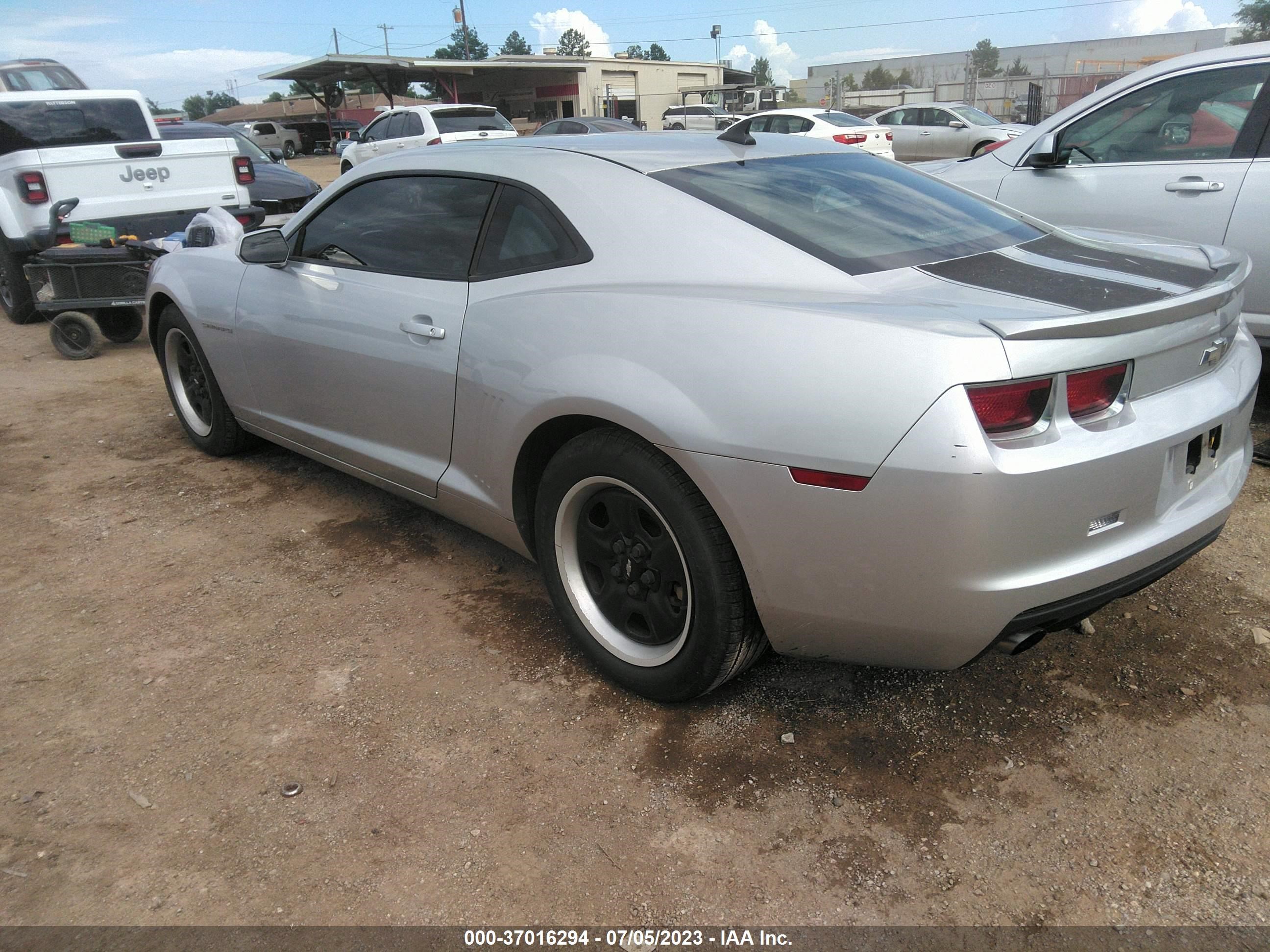 Photo 2 VIN: 2G1FA1E33C9159680 - CHEVROLET CAMARO 