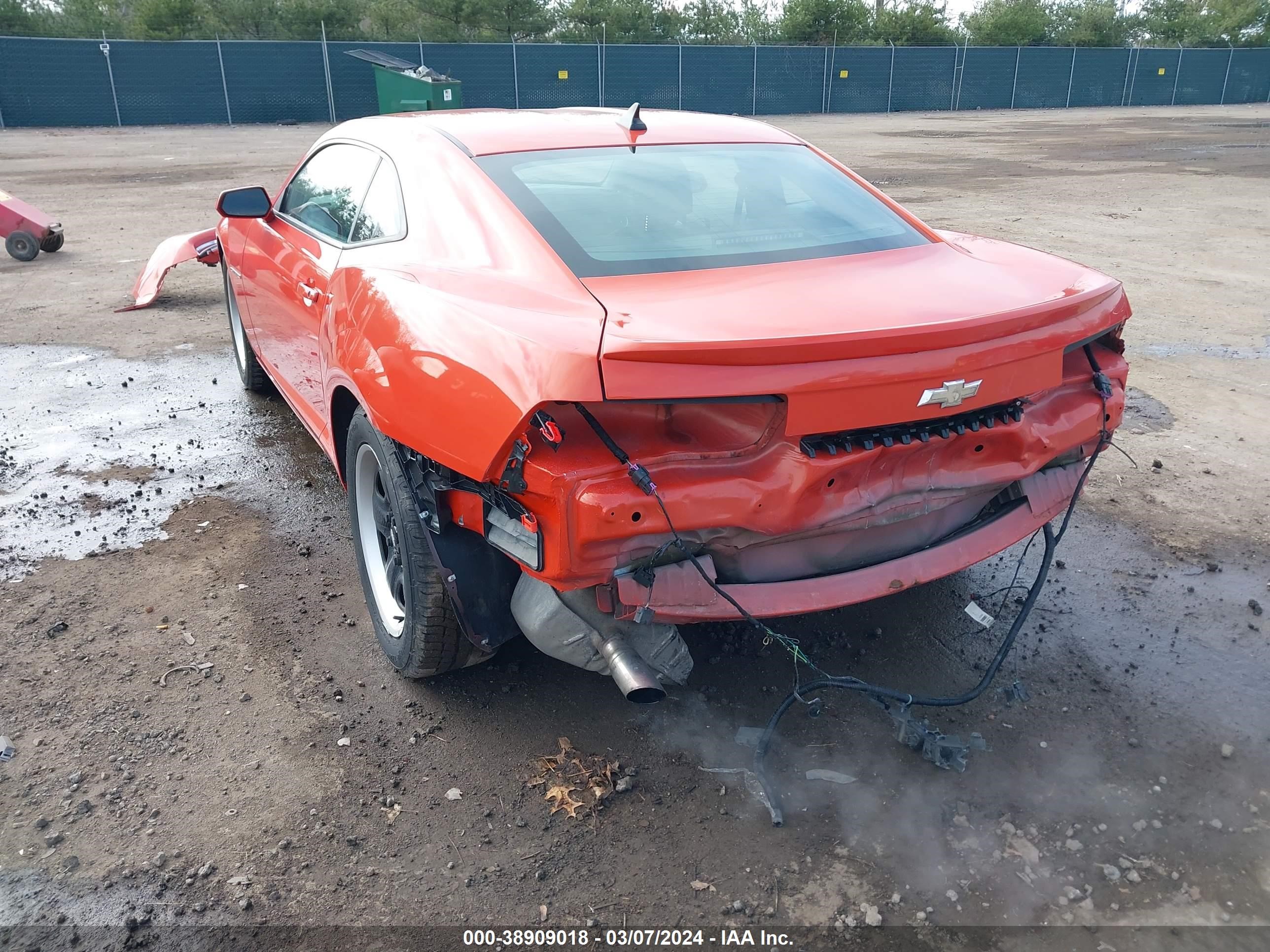 Photo 2 VIN: 2G1FA1E39D9133411 - CHEVROLET CAMARO 