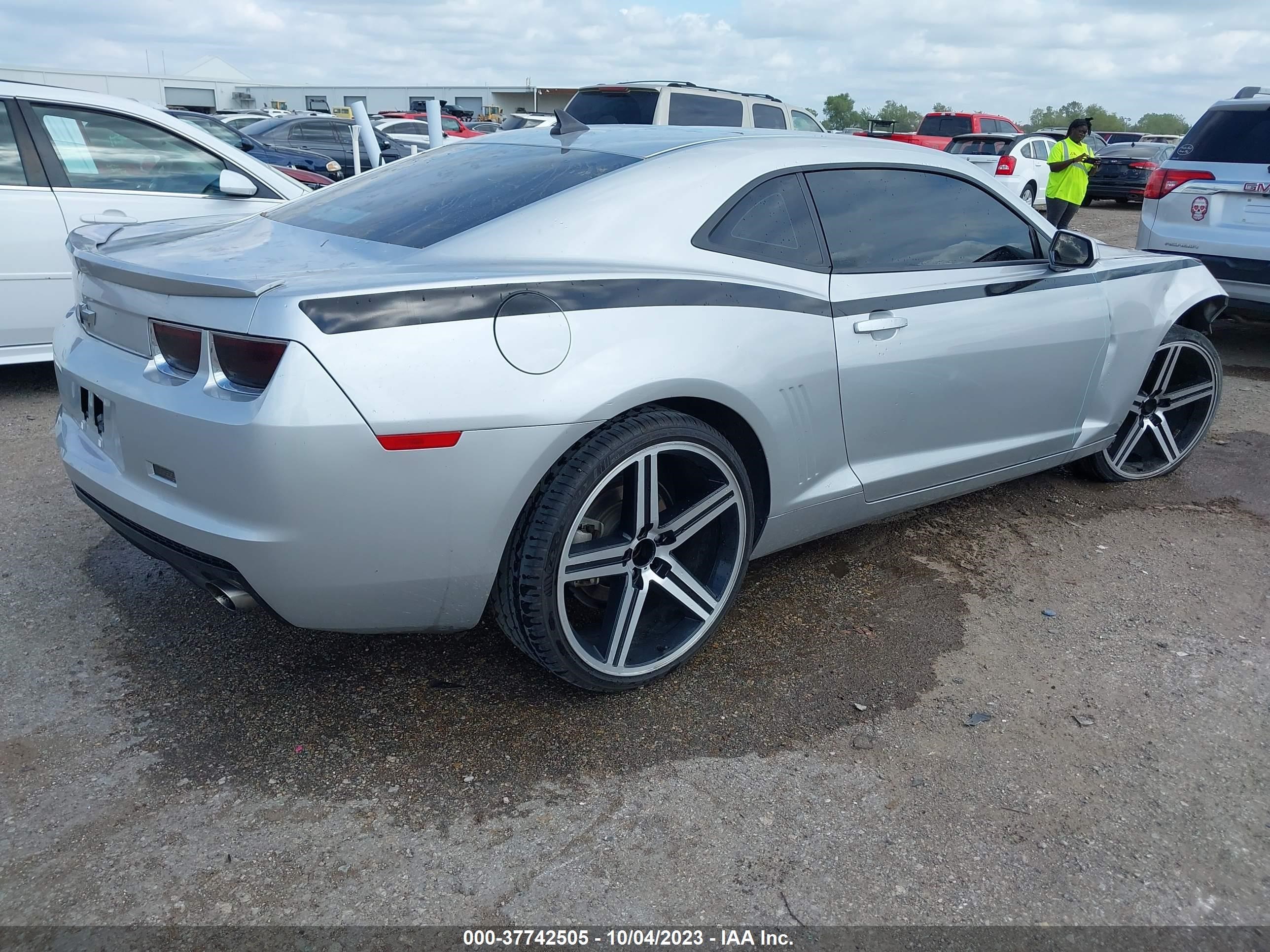 Photo 3 VIN: 2G1FB1E30C9133762 - CHEVROLET CAMARO 