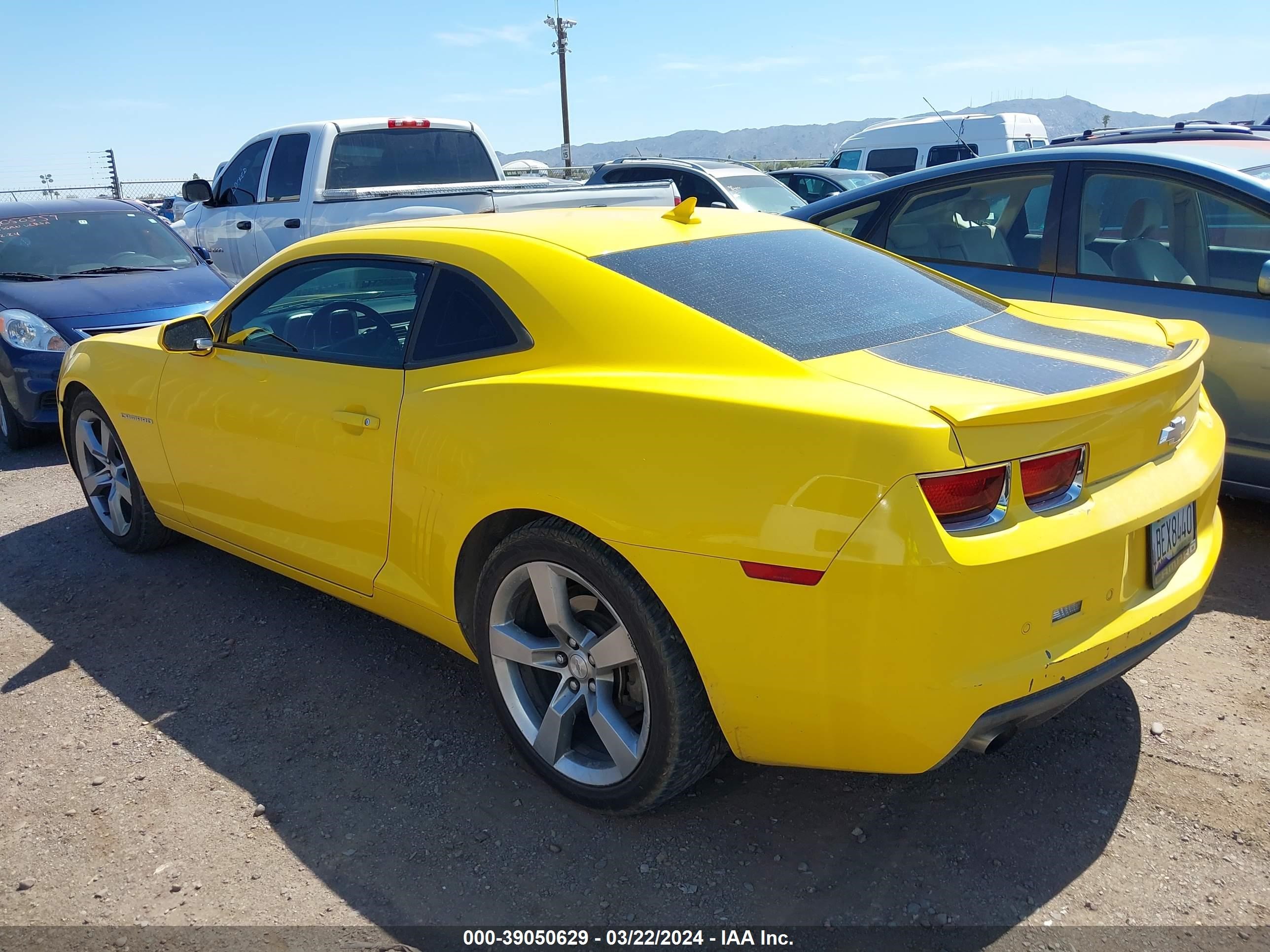 Photo 2 VIN: 2G1FB1E32C9210065 - CHEVROLET CAMARO 