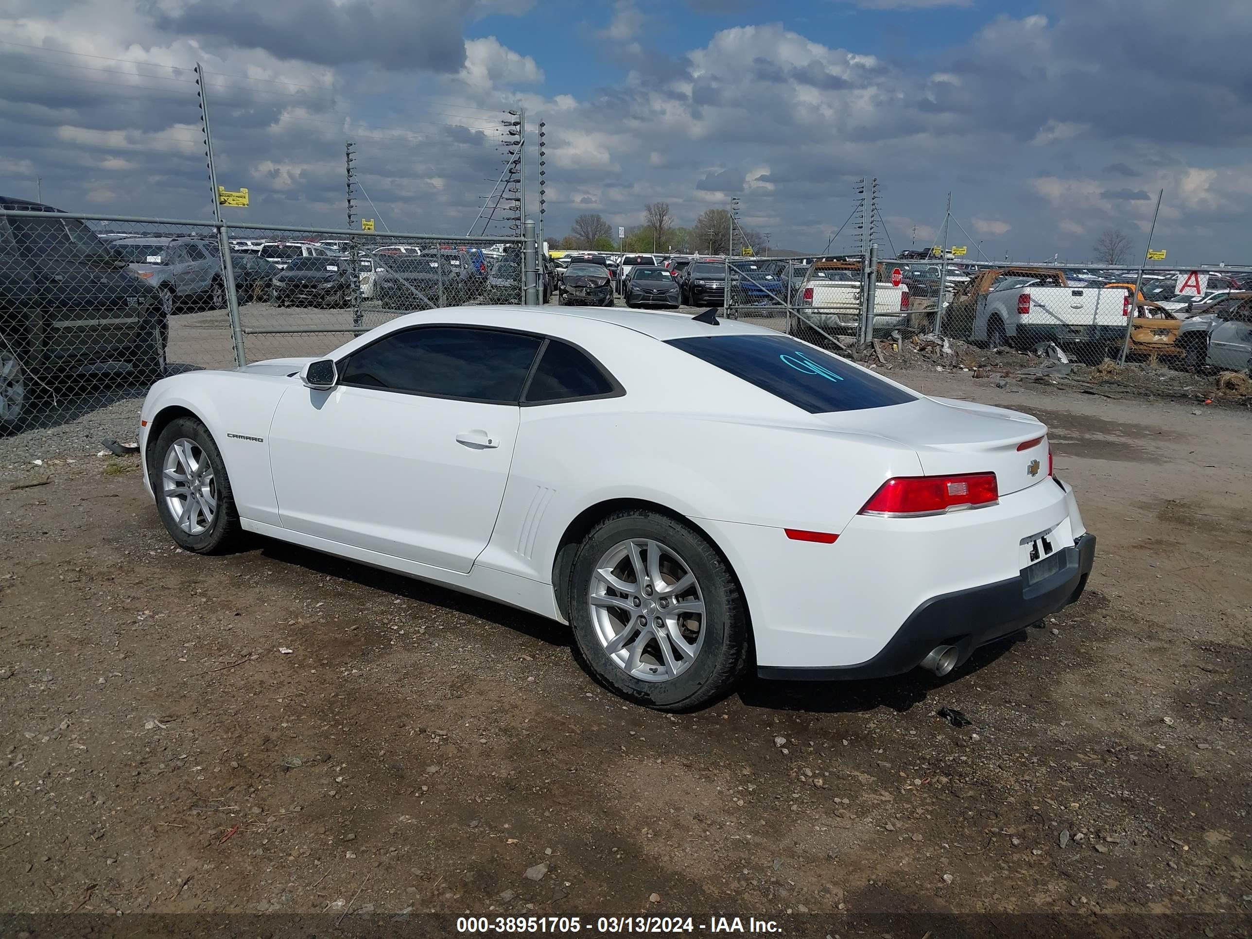 Photo 2 VIN: 2G1FB1E32F9143228 - CHEVROLET CAMARO 