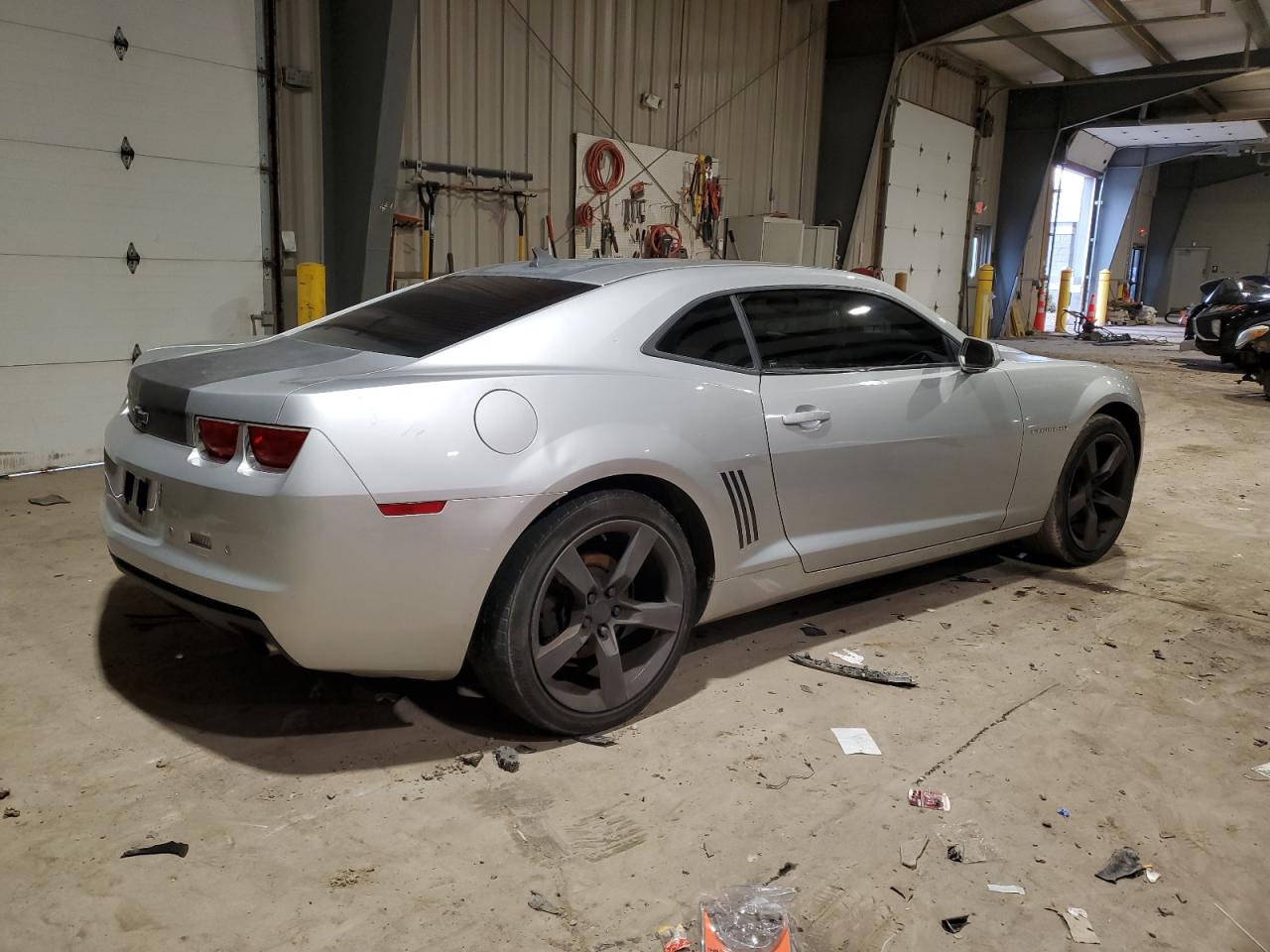 Photo 2 VIN: 2G1FB1EDXB9107256 - CHEVROLET CAMARO 