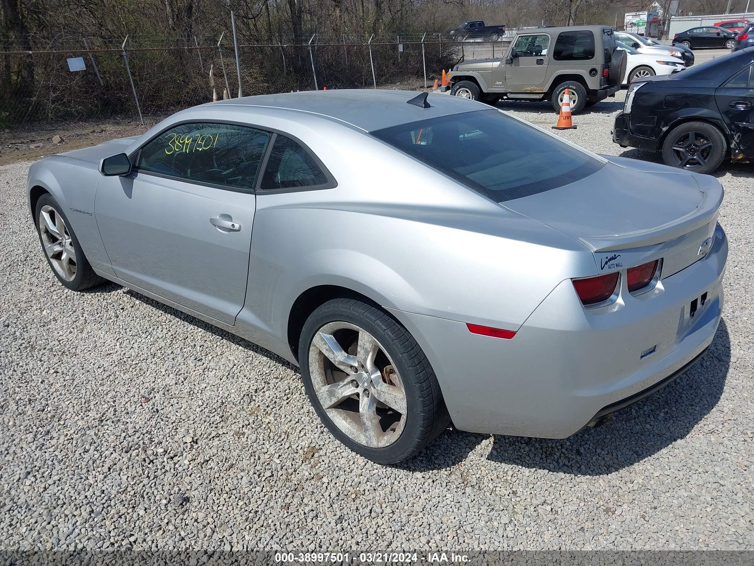 Photo 2 VIN: 2G1FB1EV8A9150338 - CHEVROLET CAMARO 