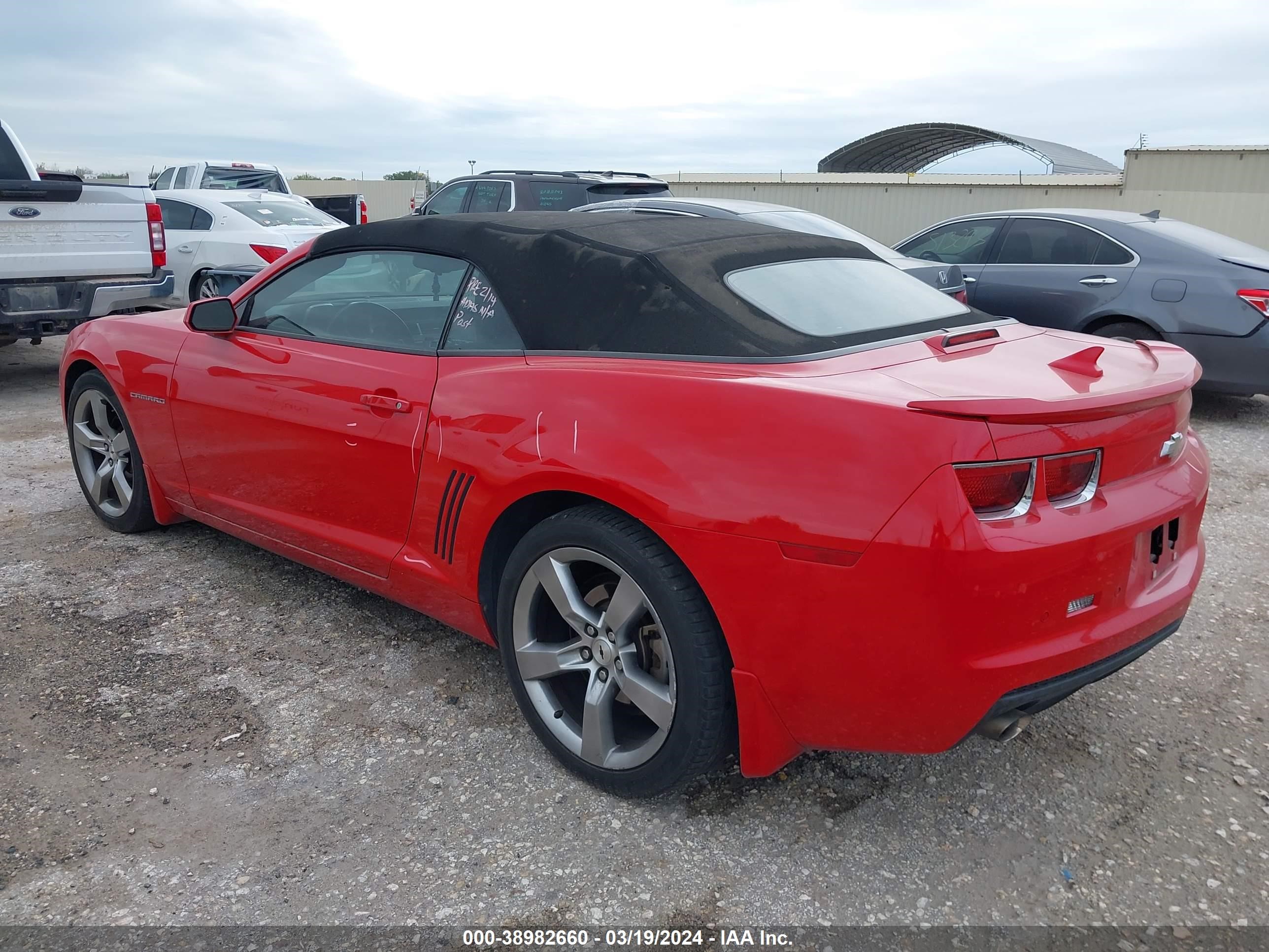 Photo 2 VIN: 2G1FB3DD1B9201393 - CHEVROLET CAMARO 