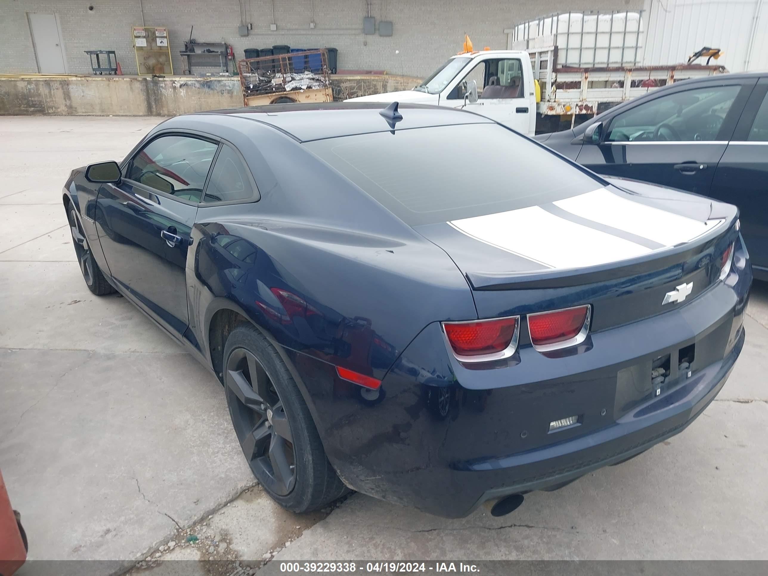 Photo 2 VIN: 2G1FC1E33C9159947 - CHEVROLET CAMARO 