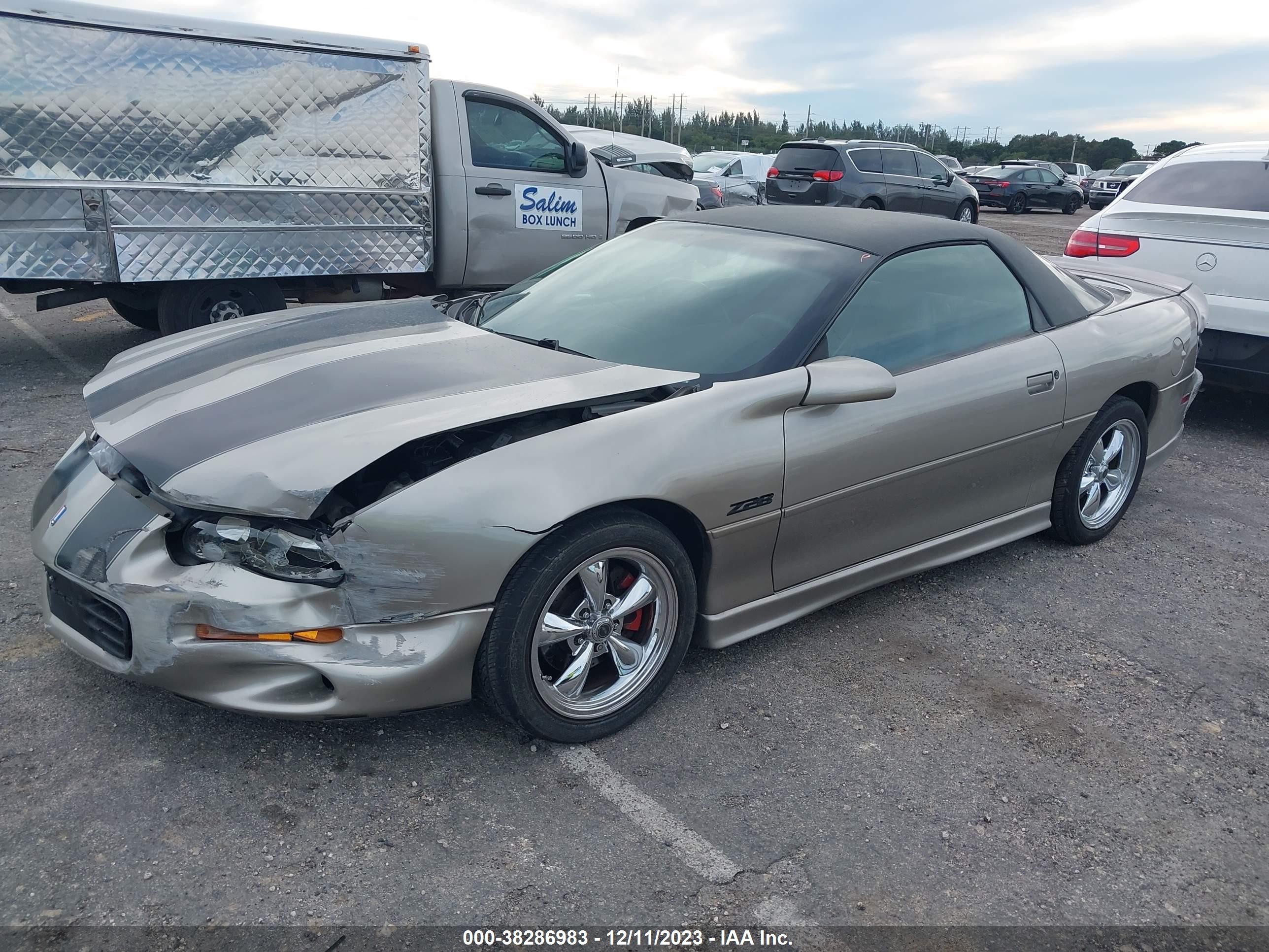 Photo 1 VIN: 2G1FP22G3Y2163949 - CHEVROLET CAMARO 