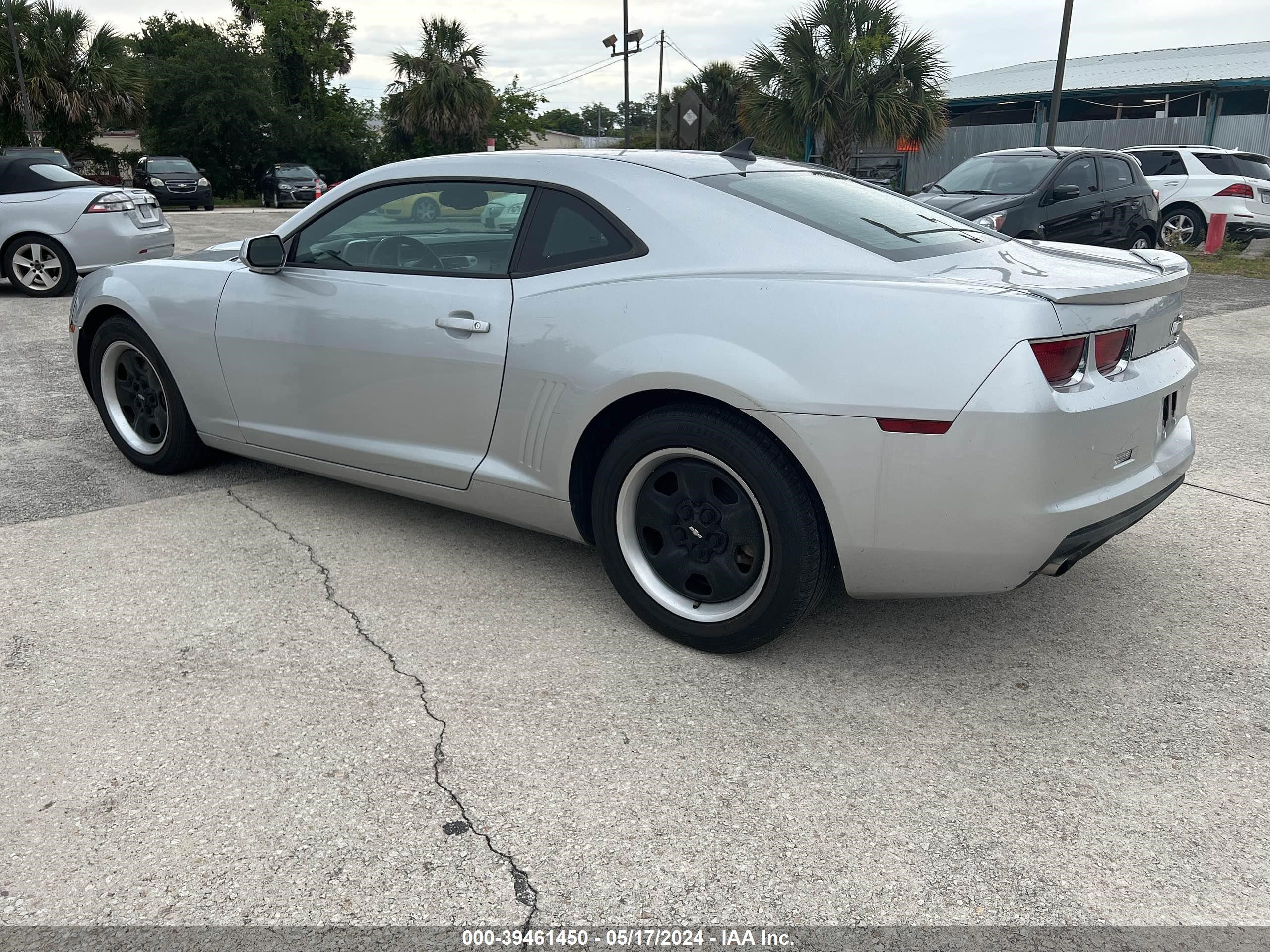 Photo 2 VIN: 2G1FP22G4Y2145525 - CHEVROLET CAMARO 