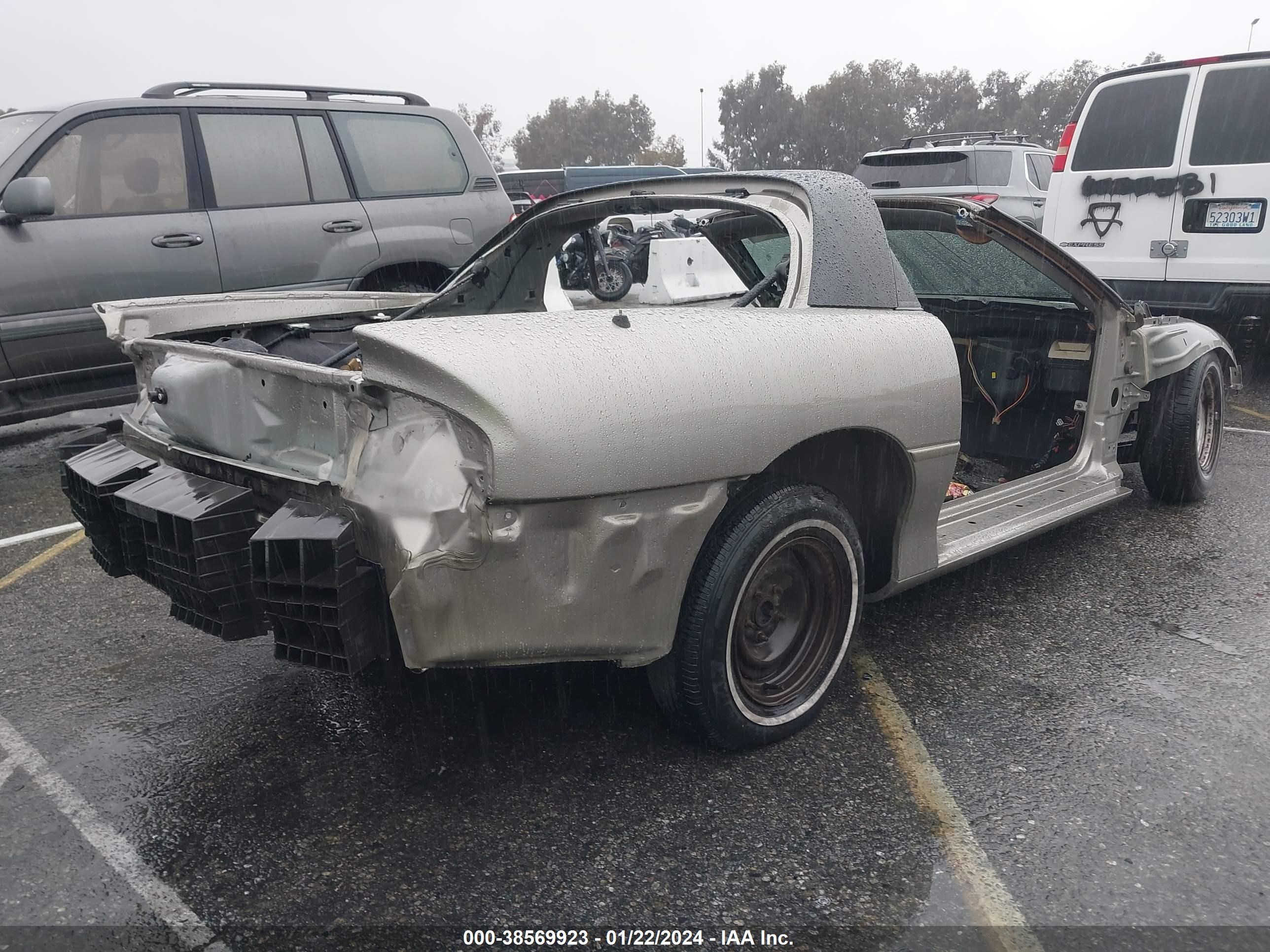 Photo 3 VIN: 2G1FP22G7X2140866 - CHEVROLET CAMARO 