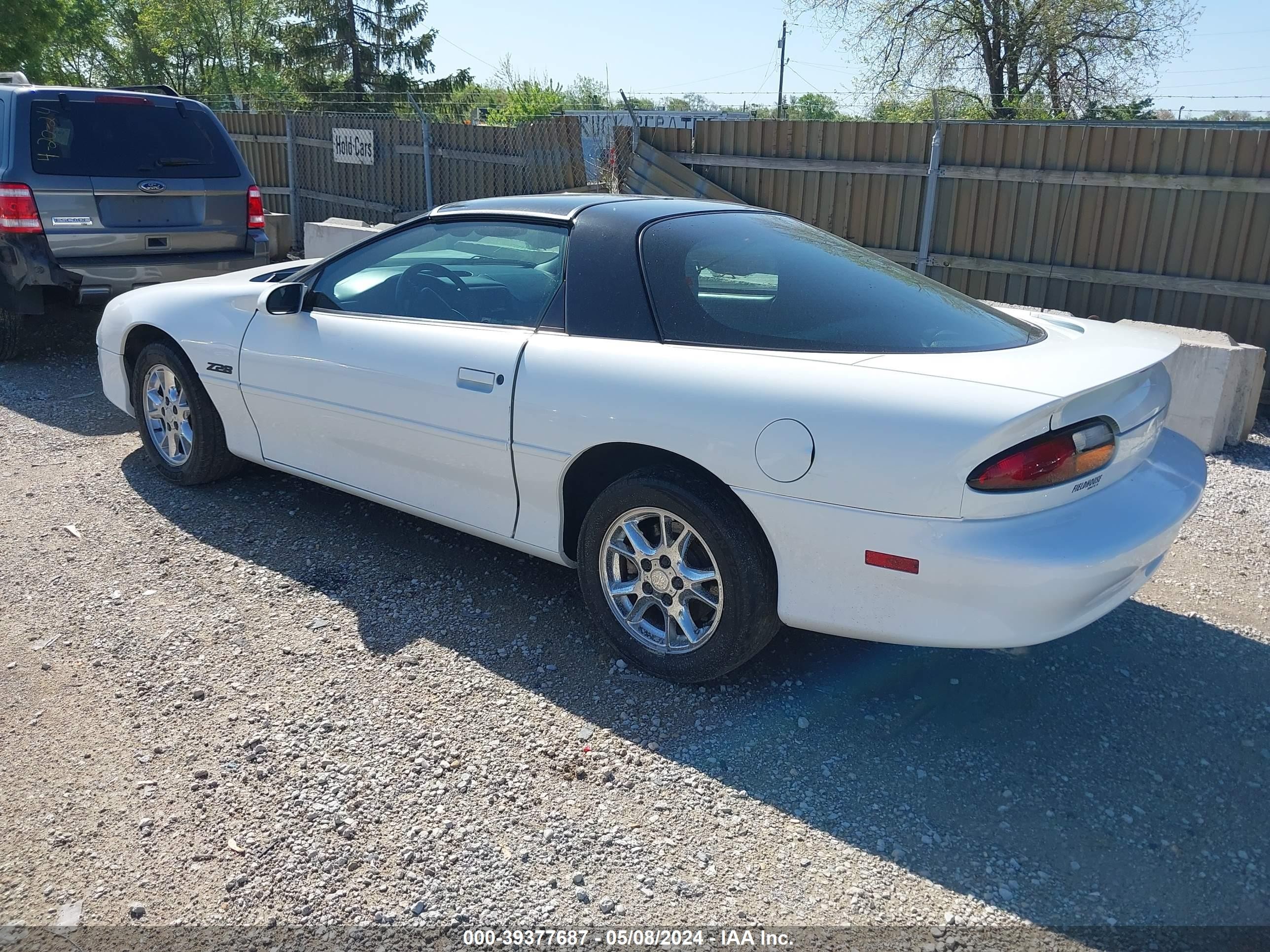 Photo 2 VIN: 2G1FP22G922113600 - CHEVROLET CAMARO 