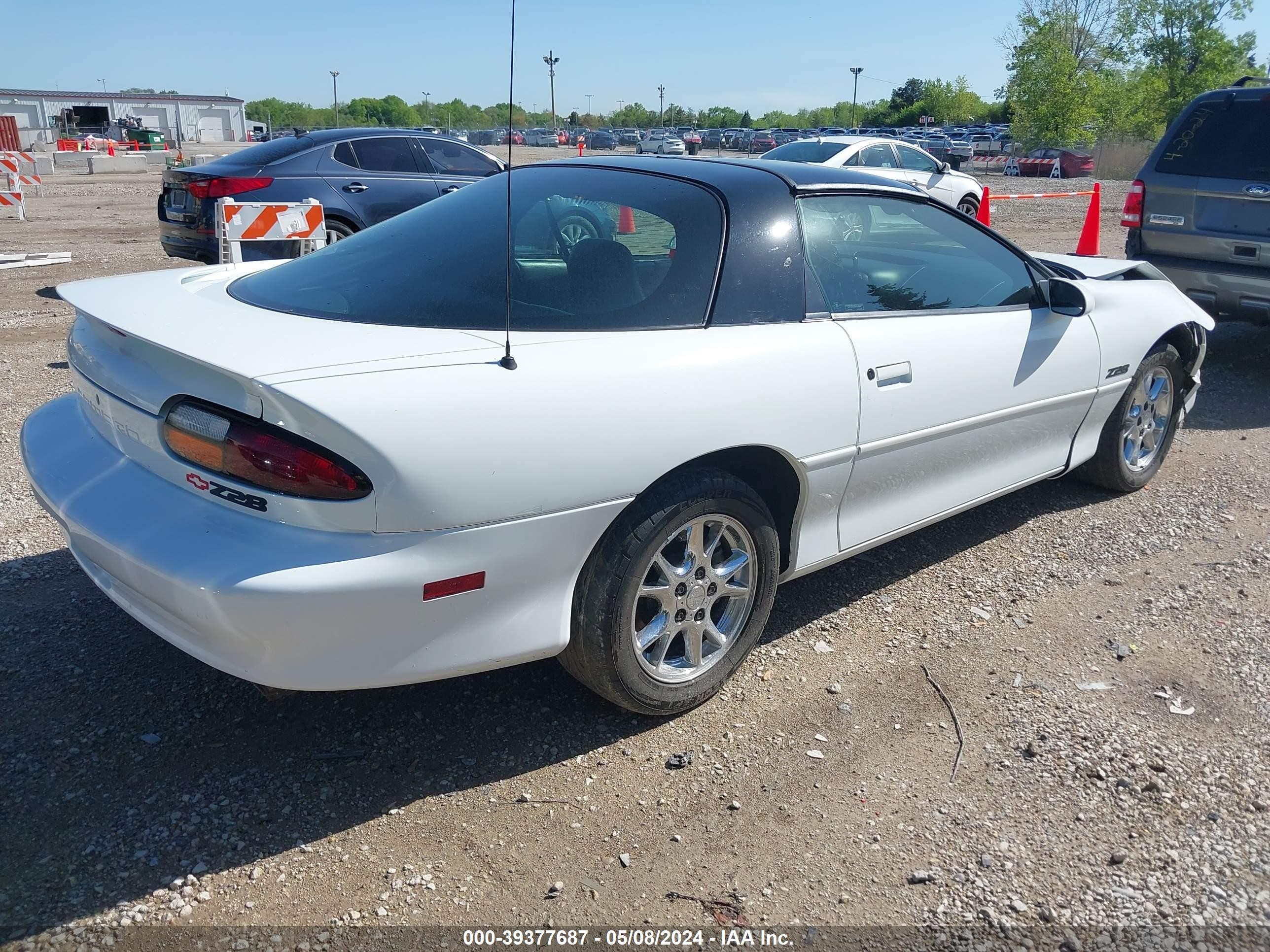 Photo 3 VIN: 2G1FP22G922113600 - CHEVROLET CAMARO 