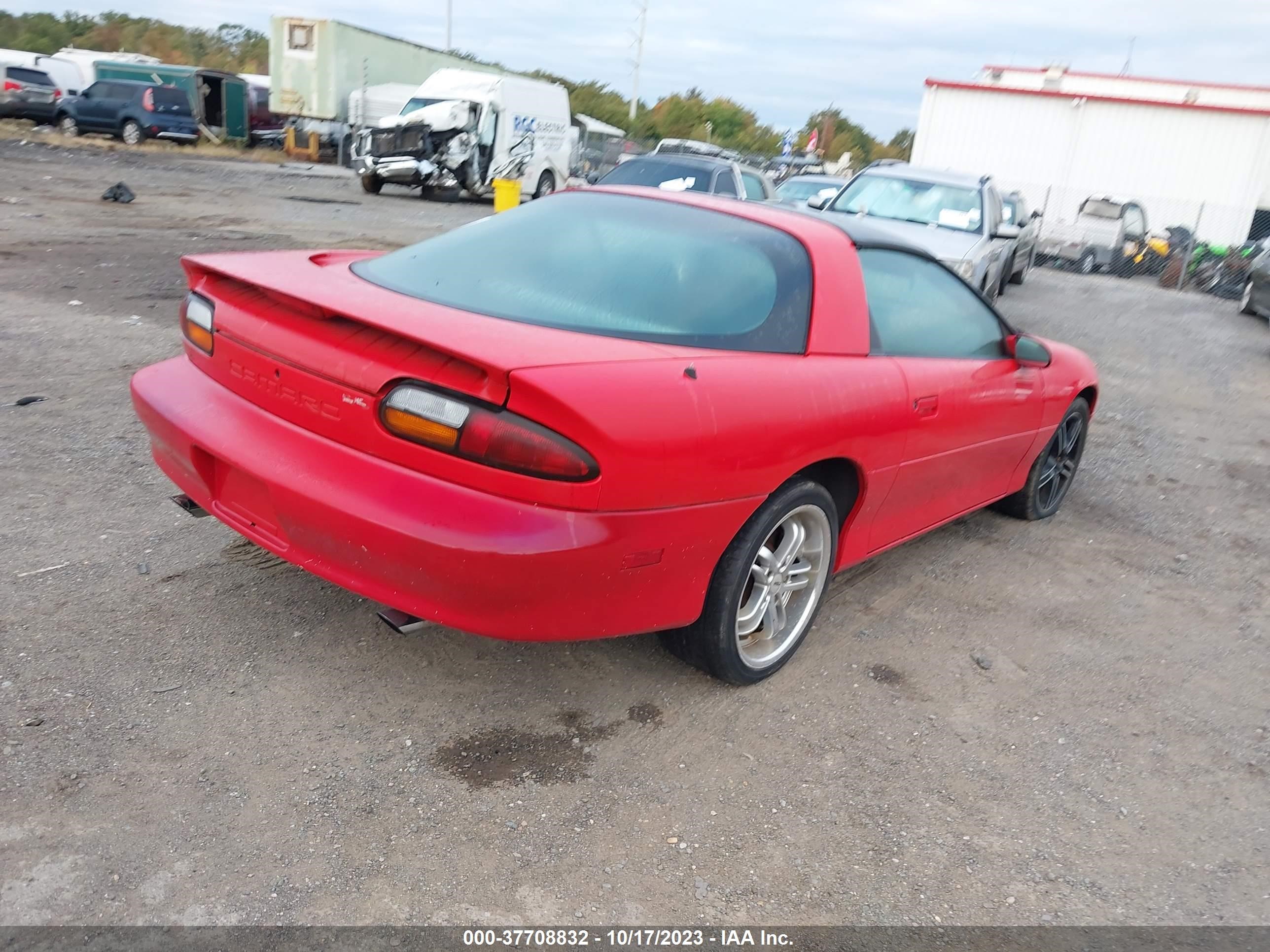 Photo 3 VIN: 2G1FP22K2X2124563 - CHEVROLET CAMARO 