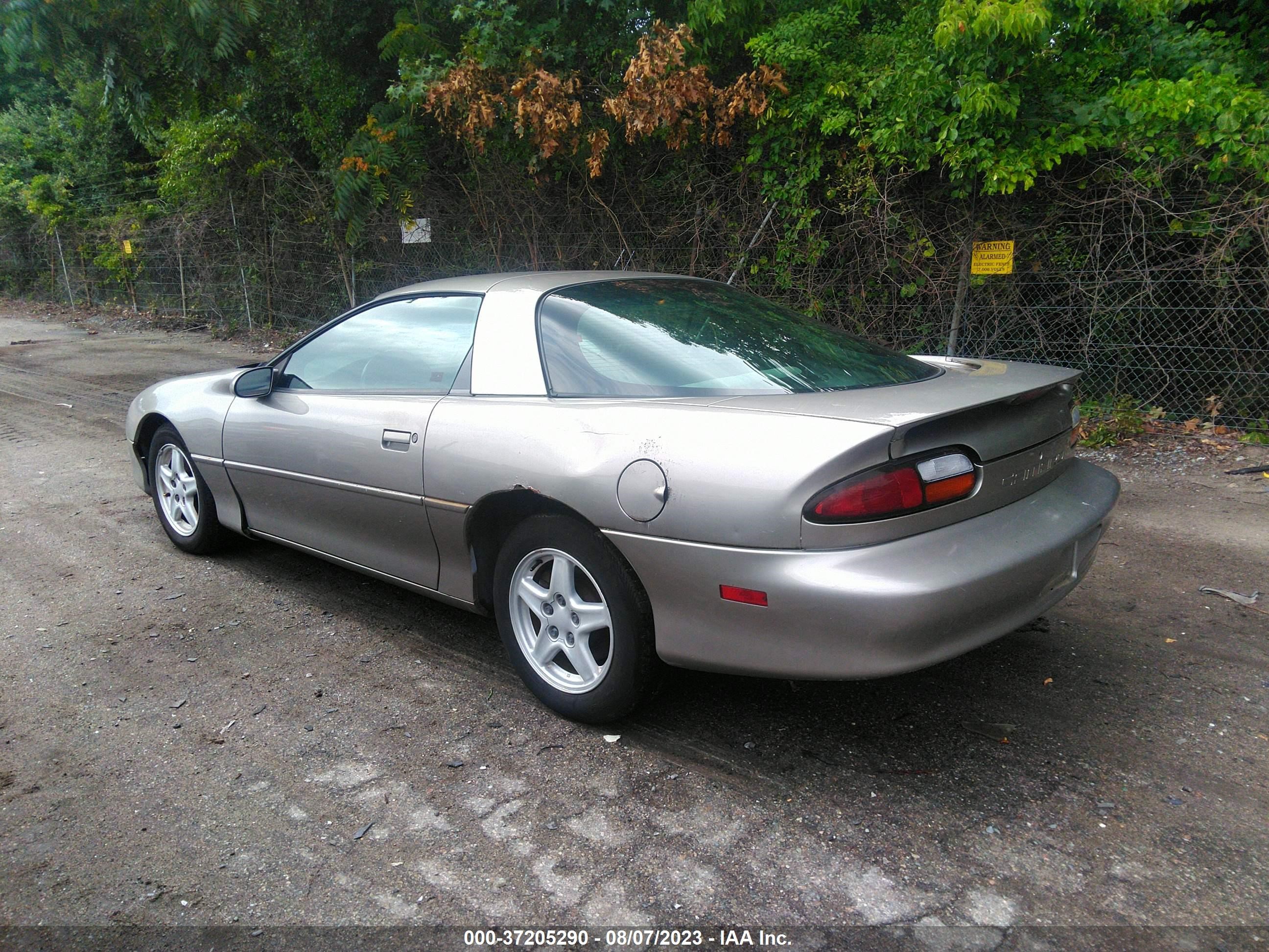 Photo 2 VIN: 2G1FP22K9X2132255 - CHEVROLET CAMARO 