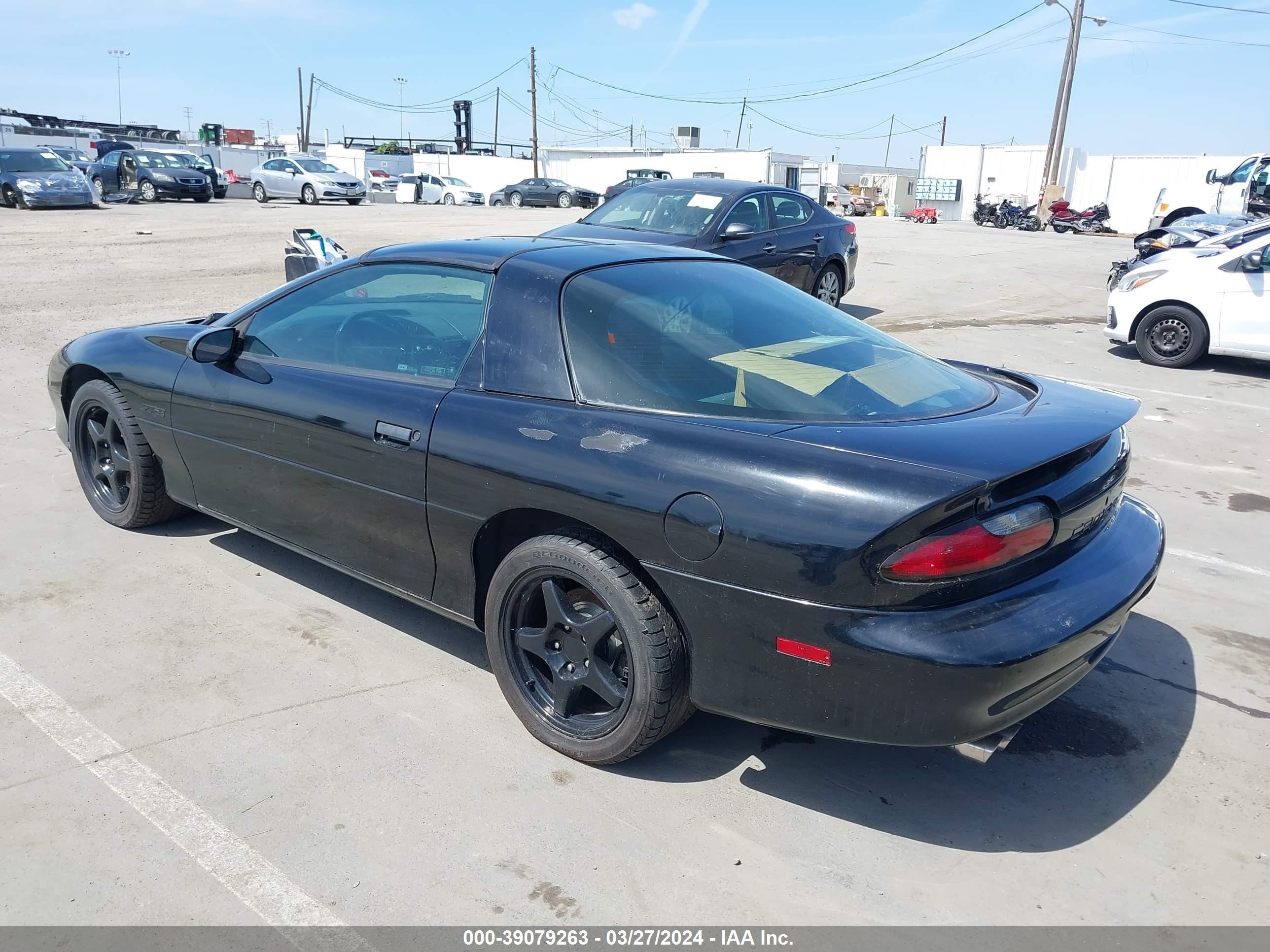 Photo 2 VIN: 2G1FP22P4T2156033 - CHEVROLET CAMARO 