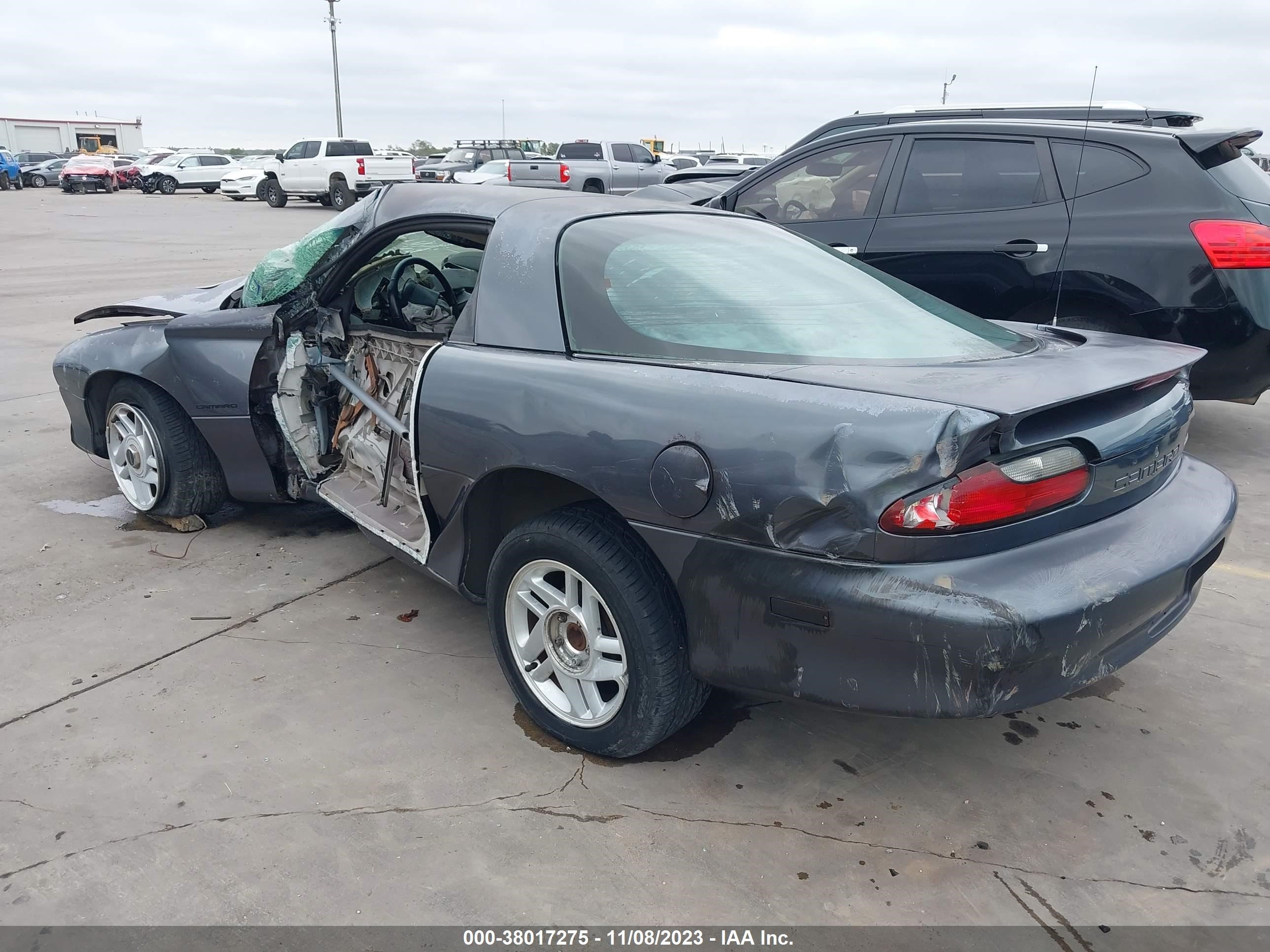 Photo 2 VIN: 2G1FP22SXR2206821 - CHEVROLET CAMARO 