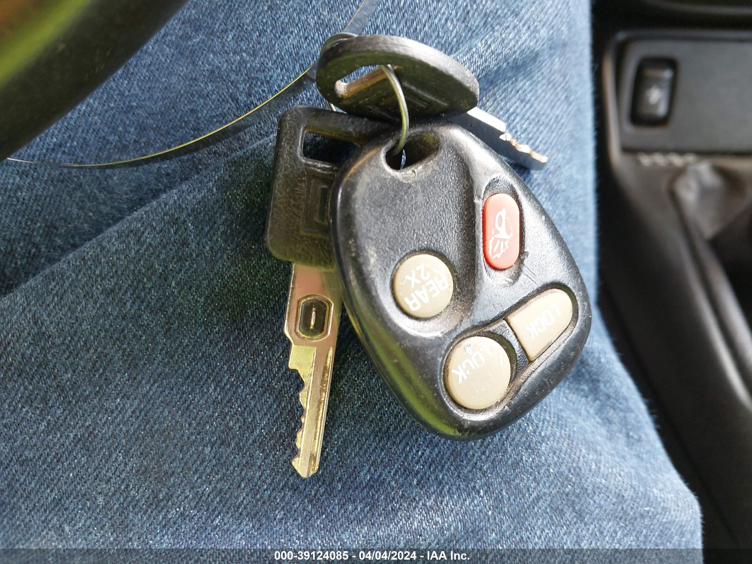 Photo 10 VIN: 2G1FP32GXY2119971 - CHEVROLET CAMARO 