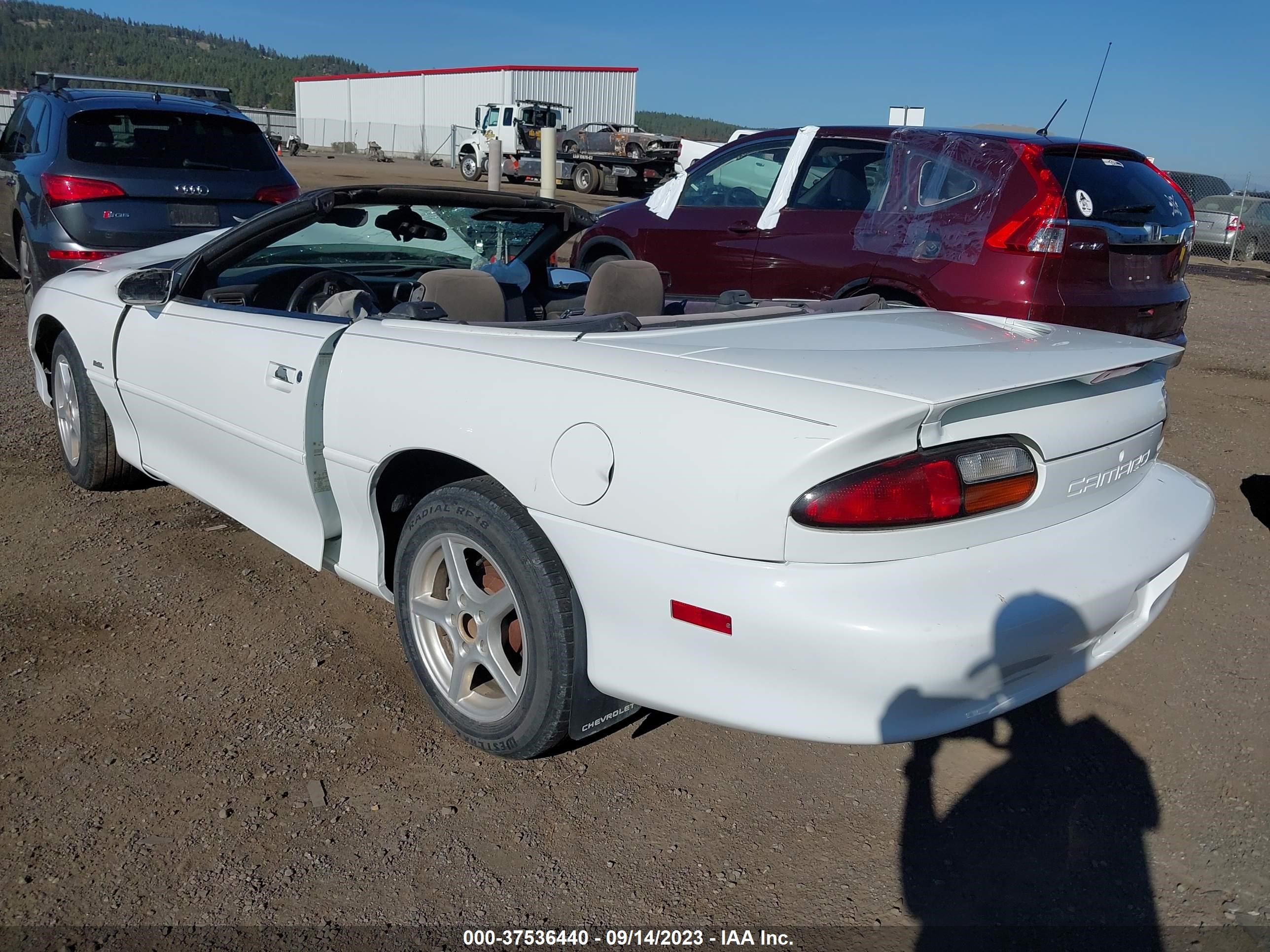 Photo 2 VIN: 2G1FP32K9Y2154411 - CHEVROLET CAMARO 