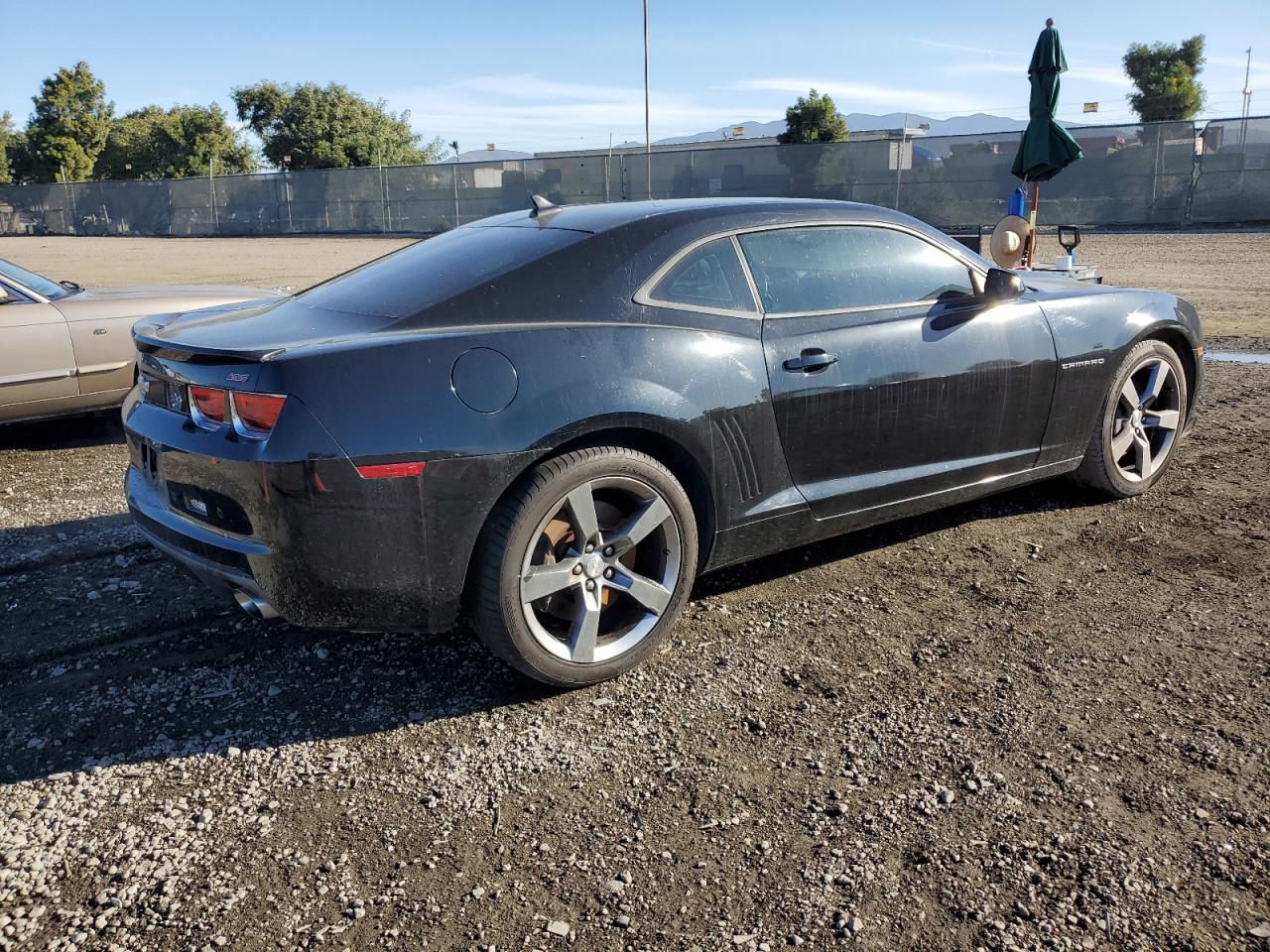 Photo 2 VIN: 2G1FT1EW9B9104833 - CHEVROLET CAMARO 