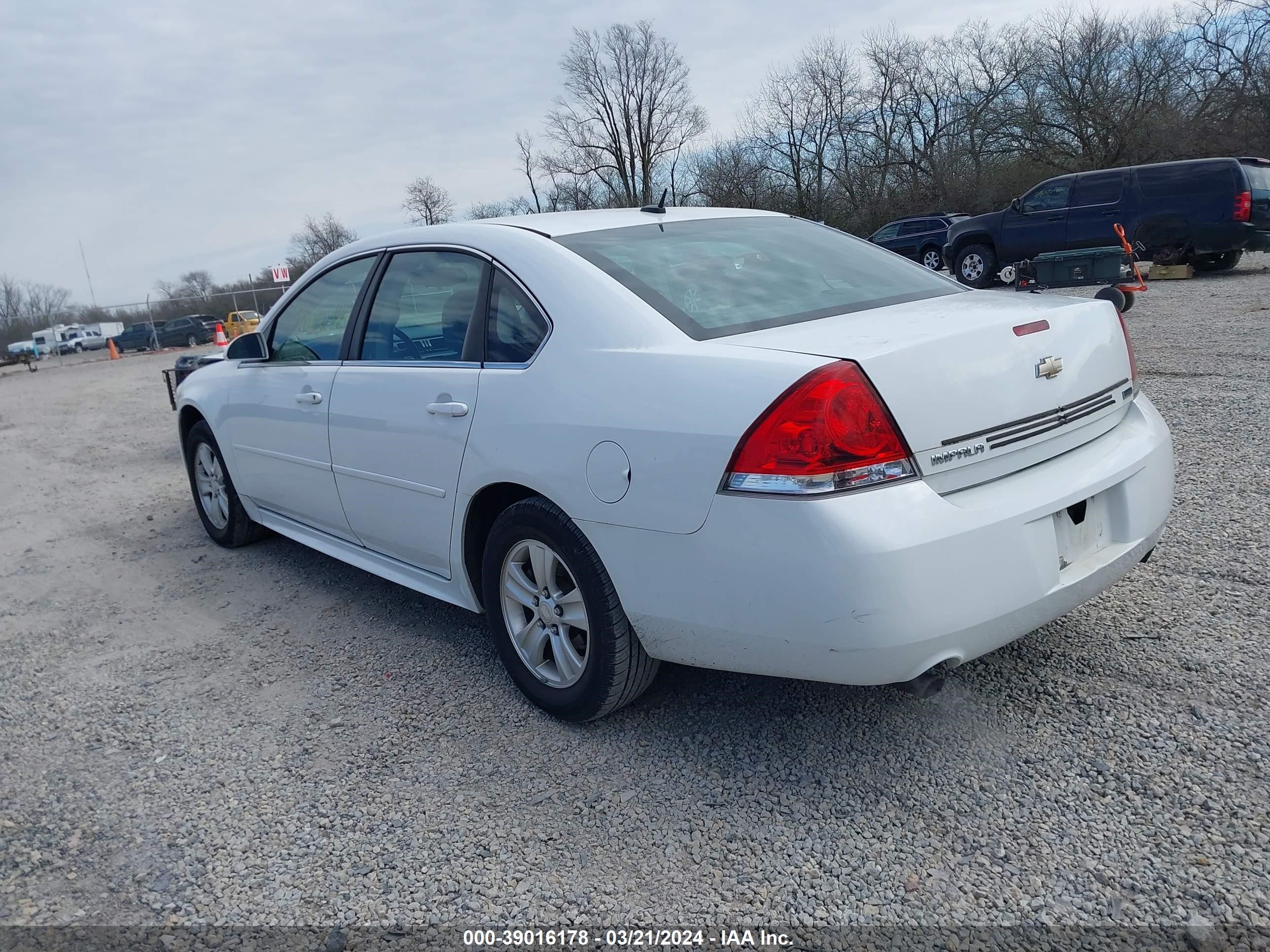 Photo 2 VIN: 2G1WA5E35C1116612 - CHEVROLET IMPALA 