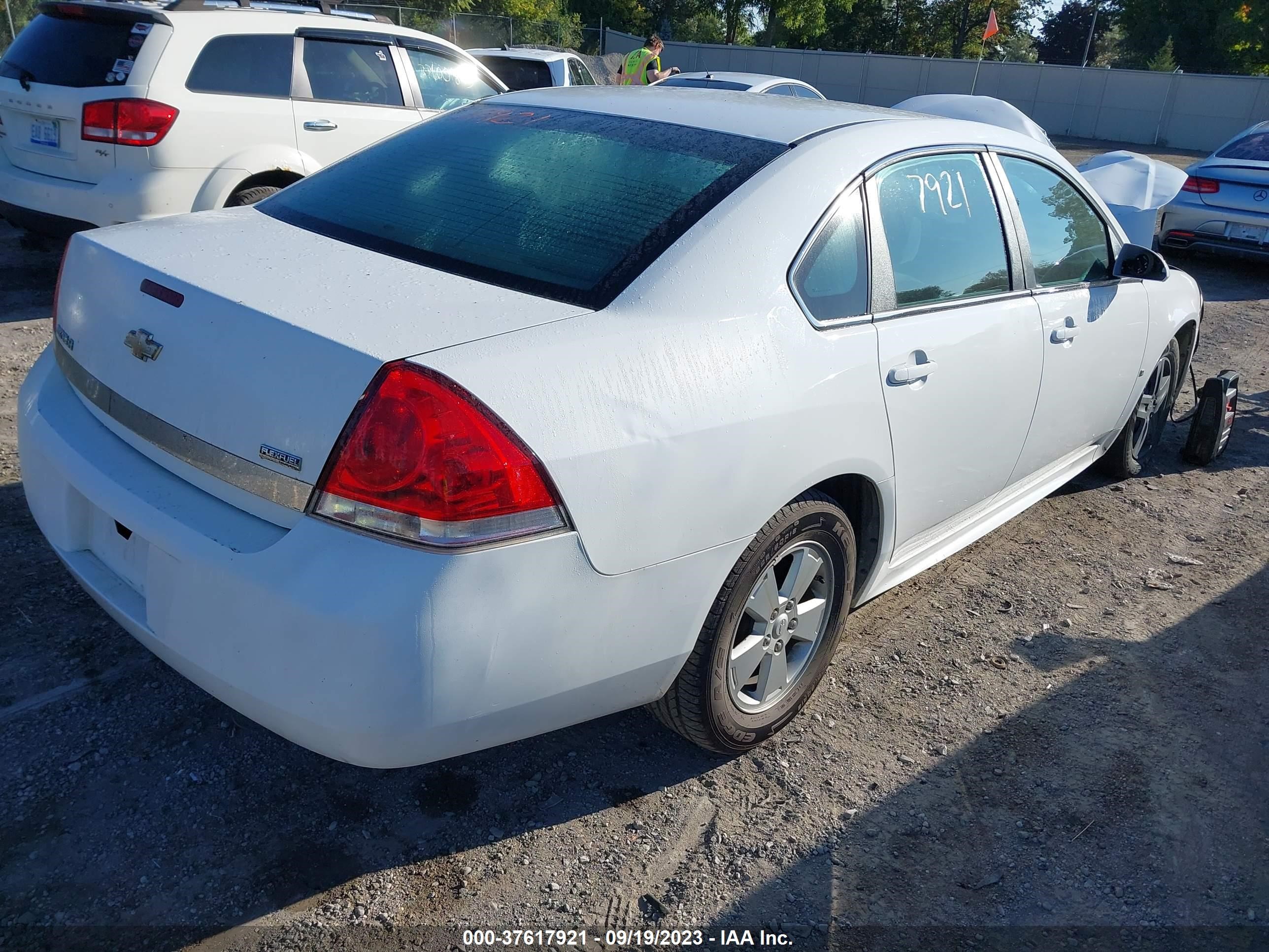 Photo 3 VIN: 2G1WA5EK4A1119103 - CHEVROLET IMPALA 