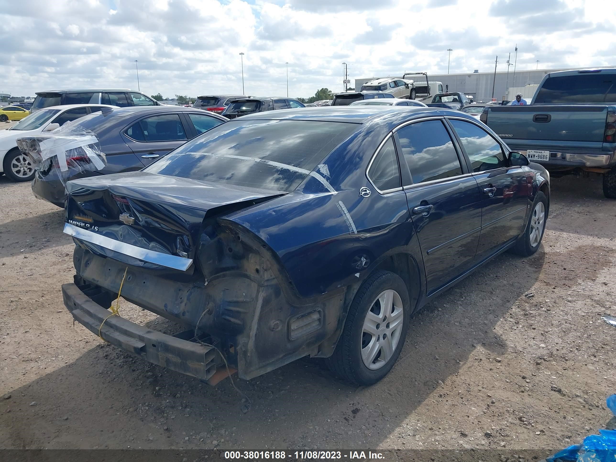 Photo 3 VIN: 2G1WB55K079153112 - CHEVROLET IMPALA 