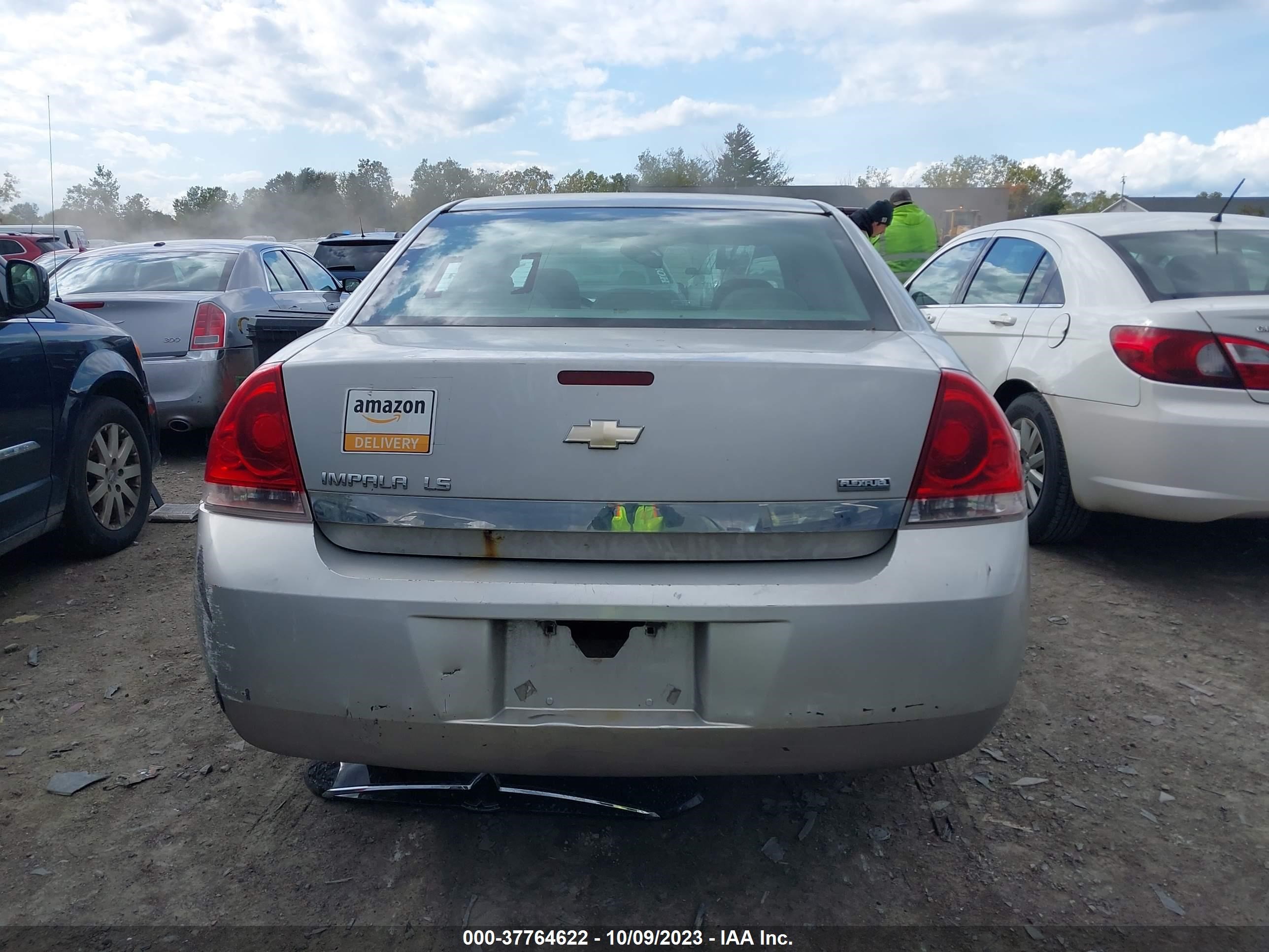 Photo 15 VIN: 2G1WB55K089228327 - CHEVROLET IMPALA 